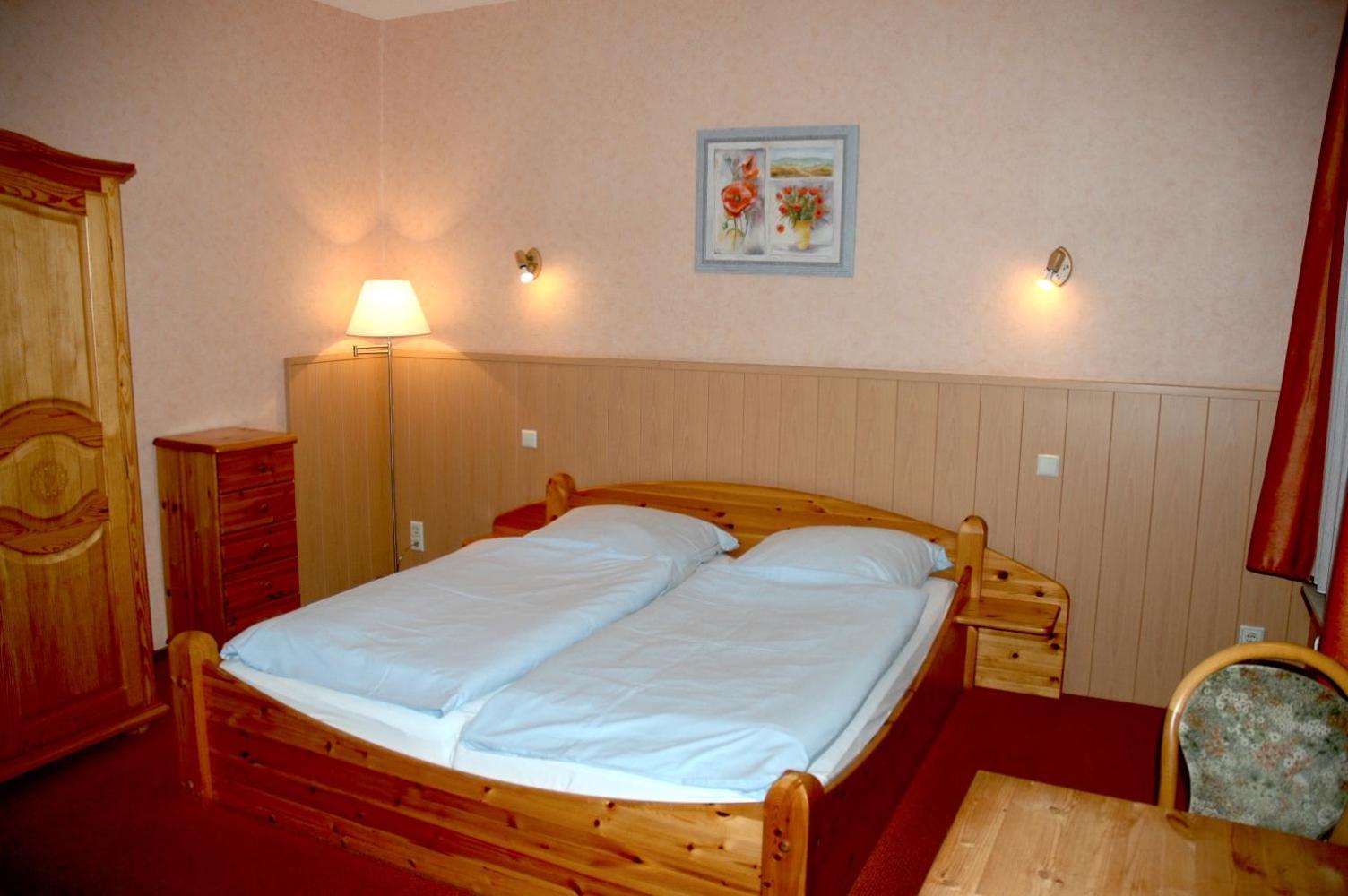 Standard Twin Room - Photo 7
