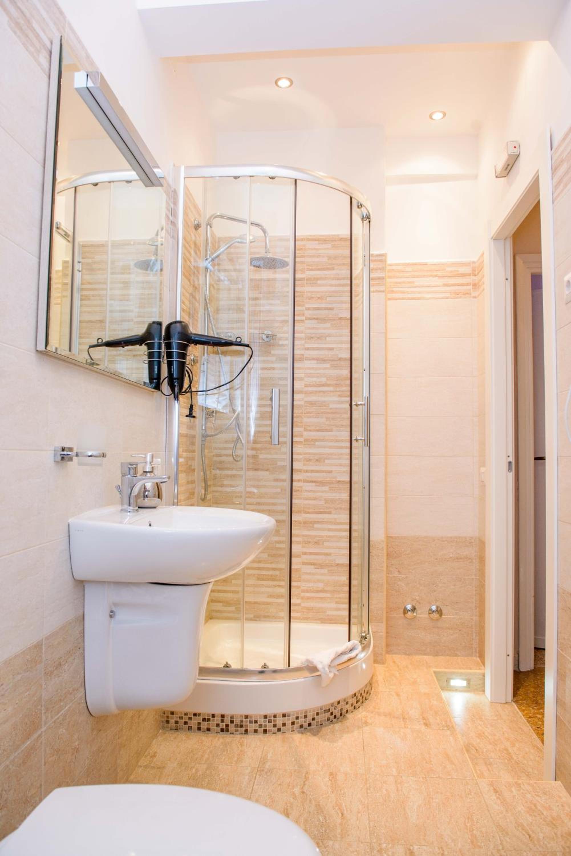 Double Room with Private External Bathroom photo 3