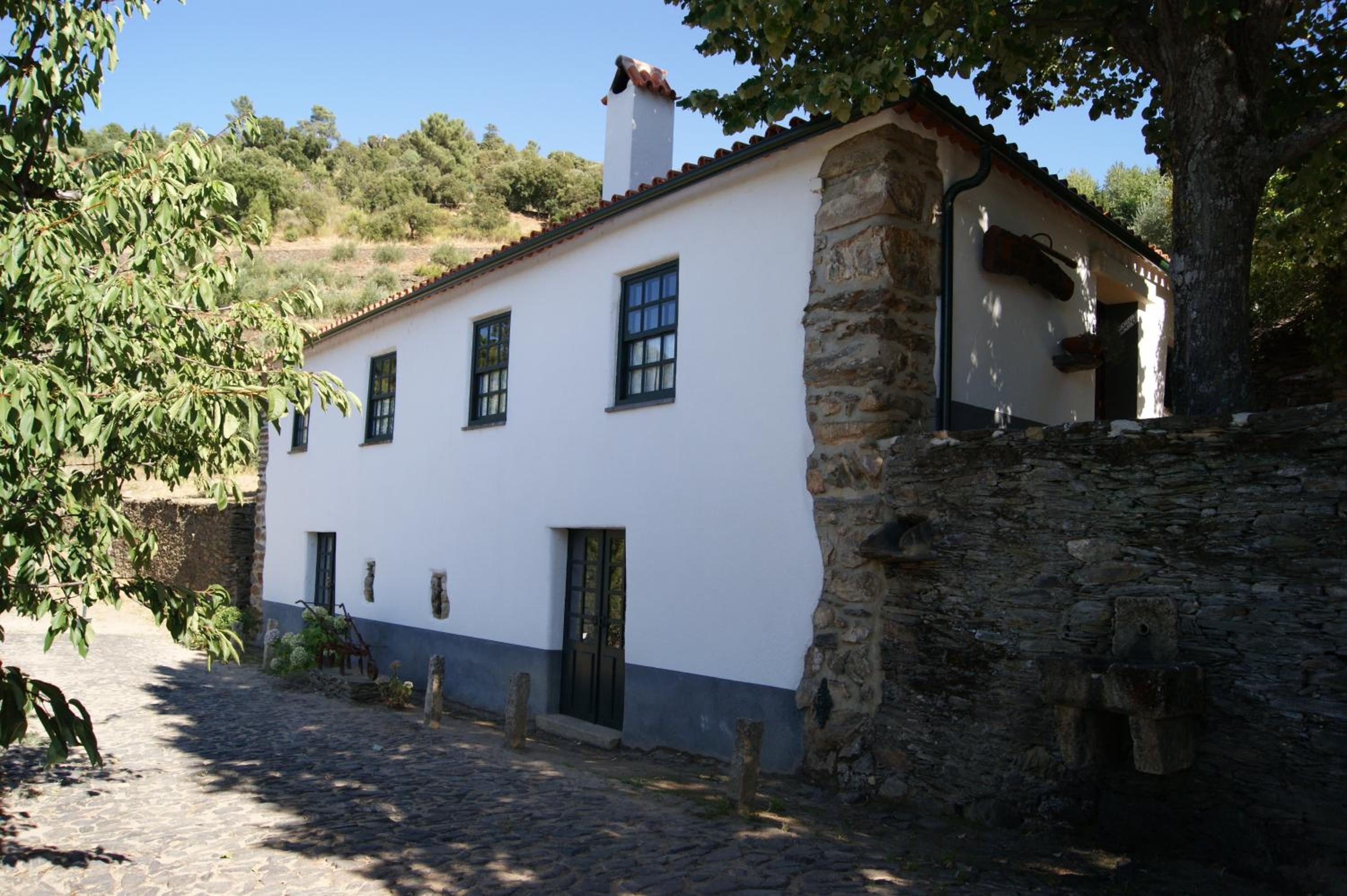 Three-Bedroom House - Photo 9