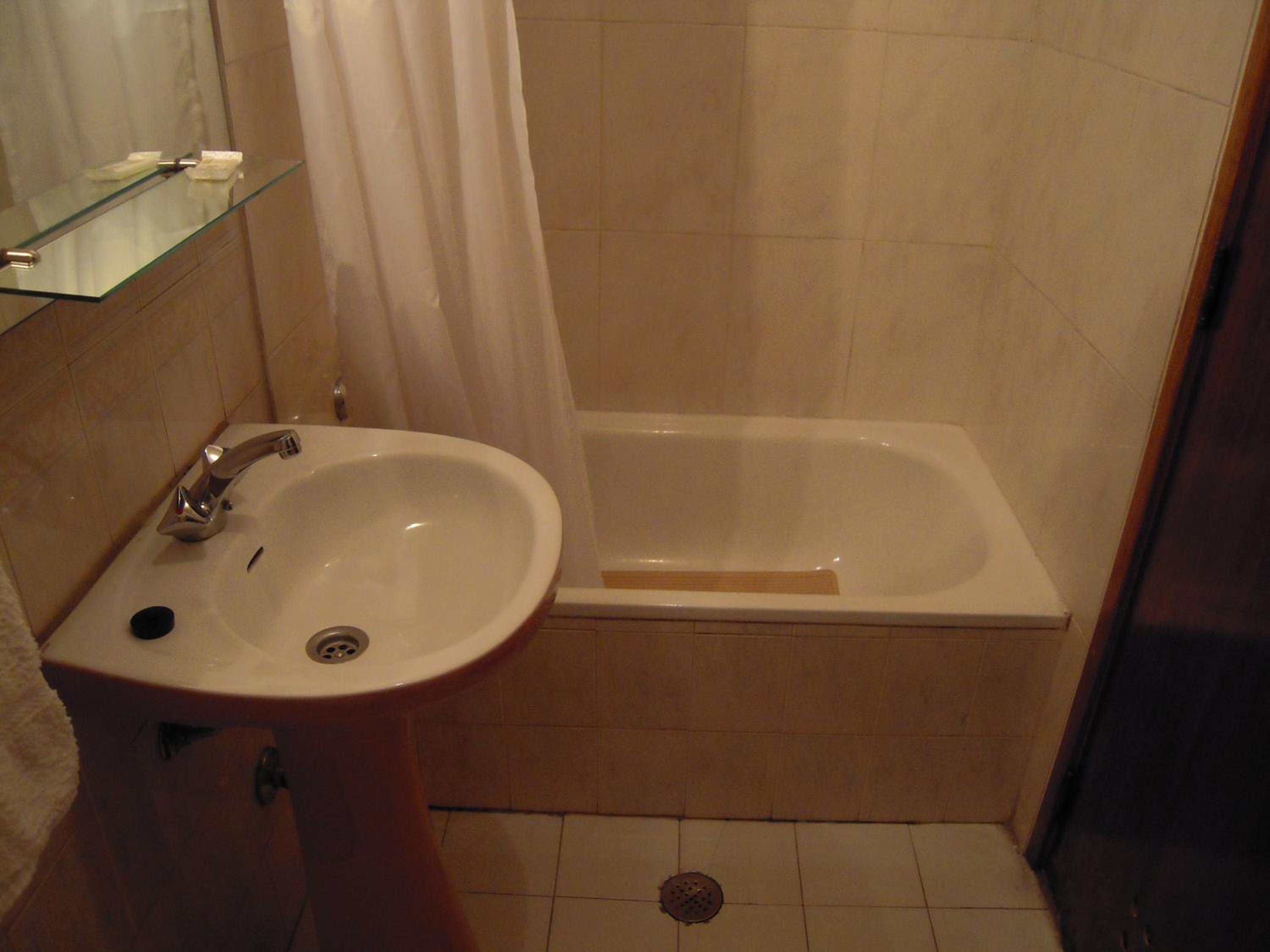 Quadruple Room - Photo 8