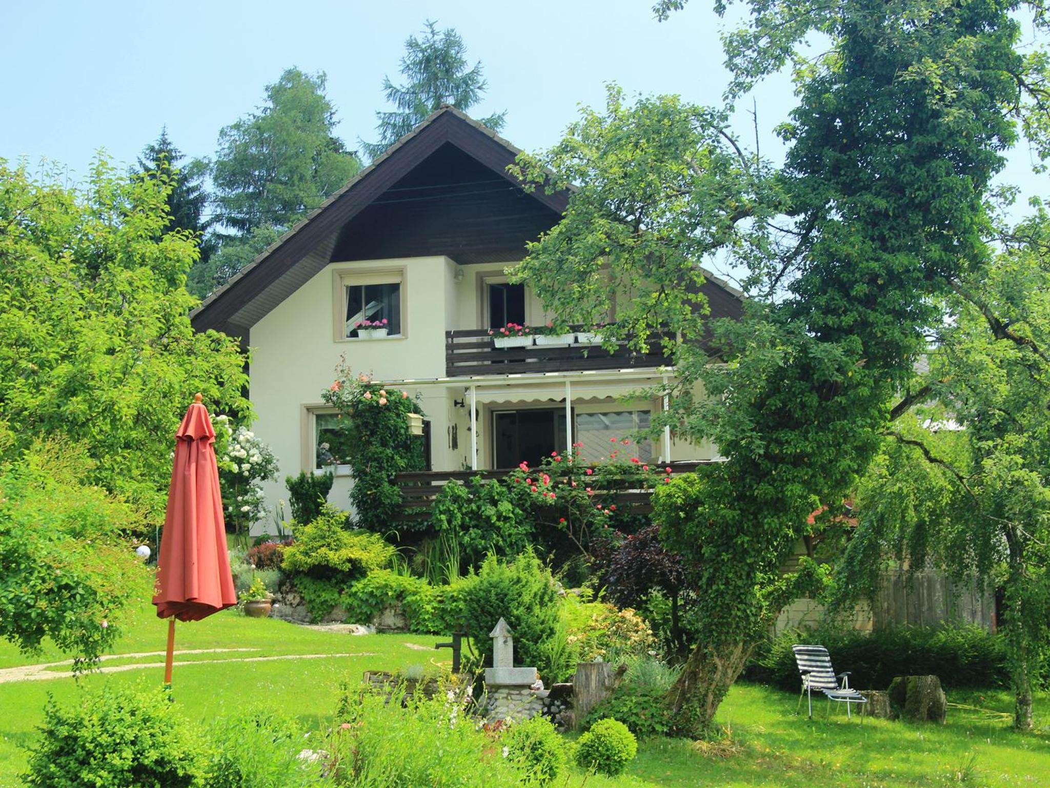 Three-Bedroom Apartment with Balcony and Mountain View - Photo 4