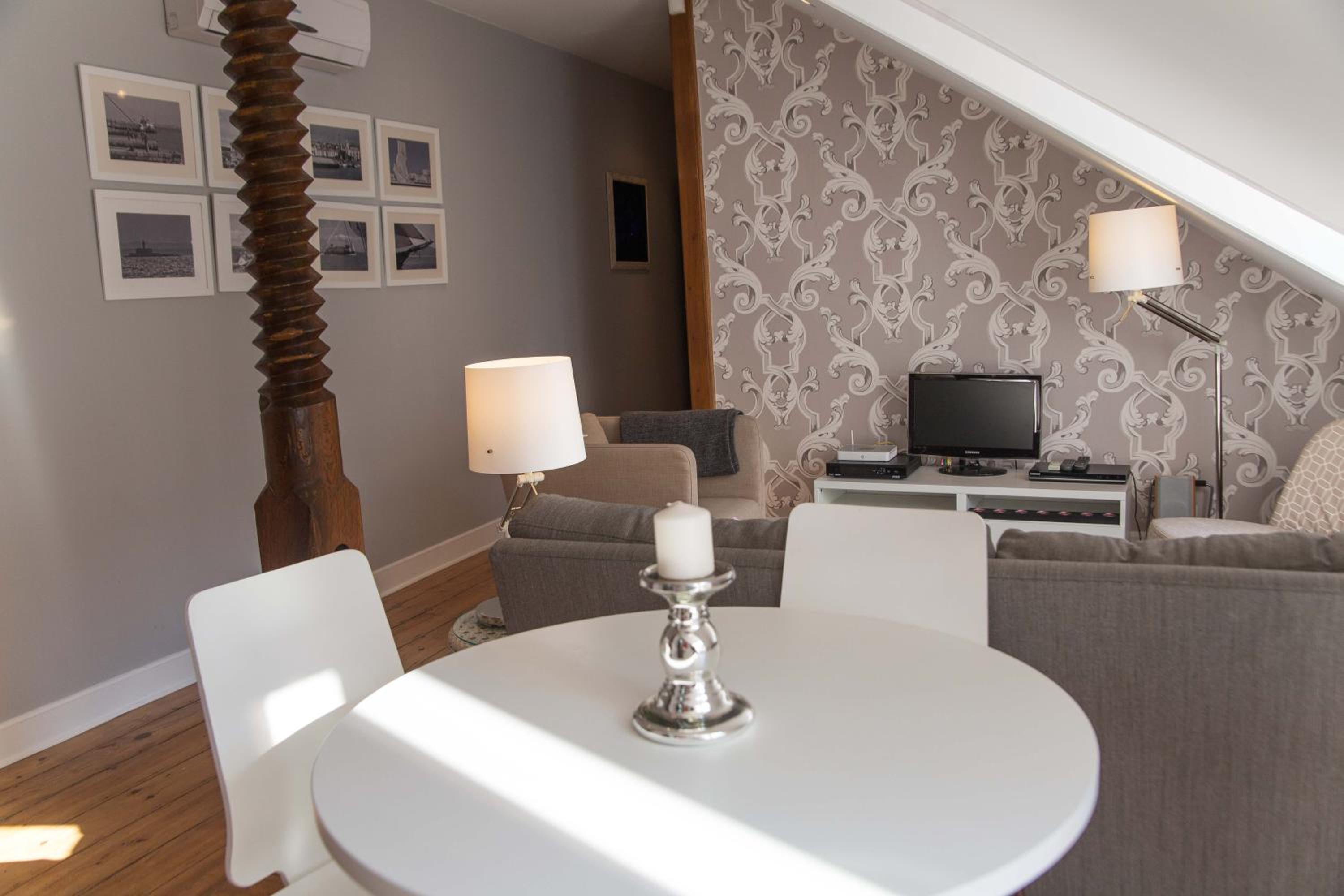 Two-Bedroom Apartment - Photo 17
