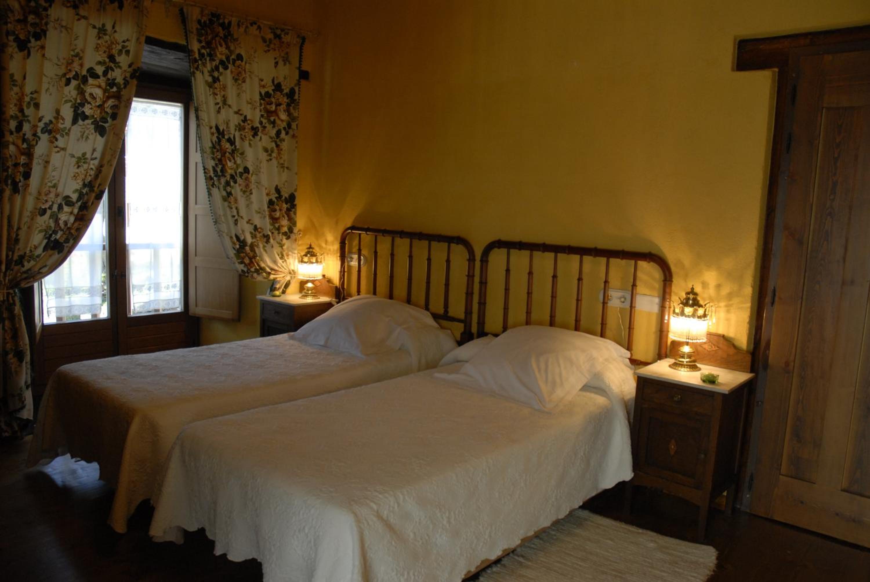 Double Room with River View - Photo 3