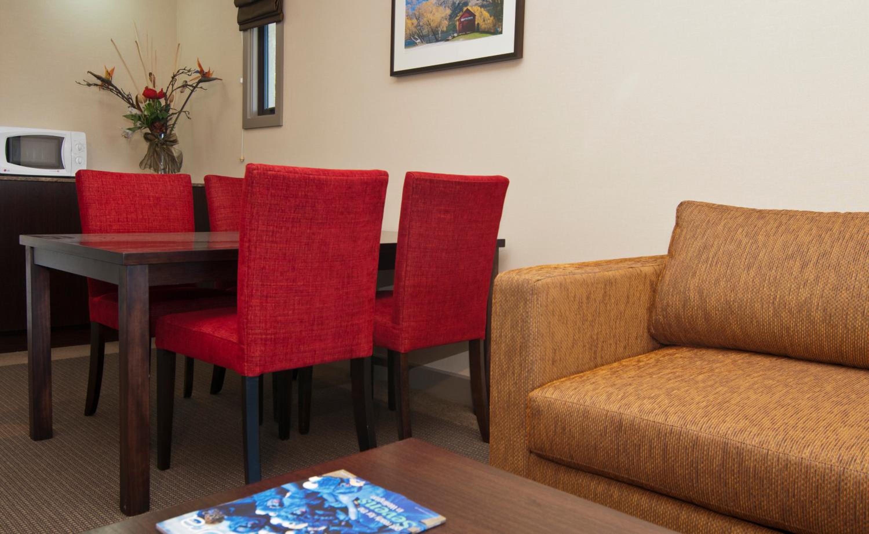Junior Suite with Lake View and Balcony - Photo 5