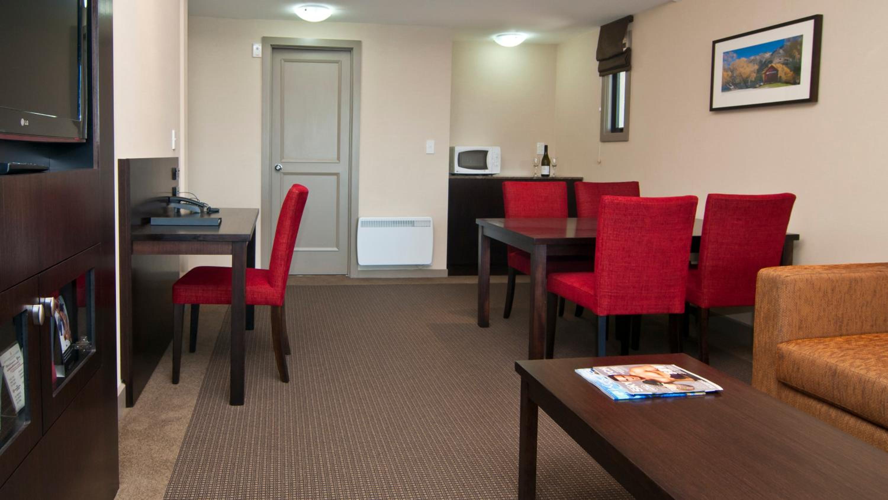 Junior Suite with Lake View and Balcony - Photo 8