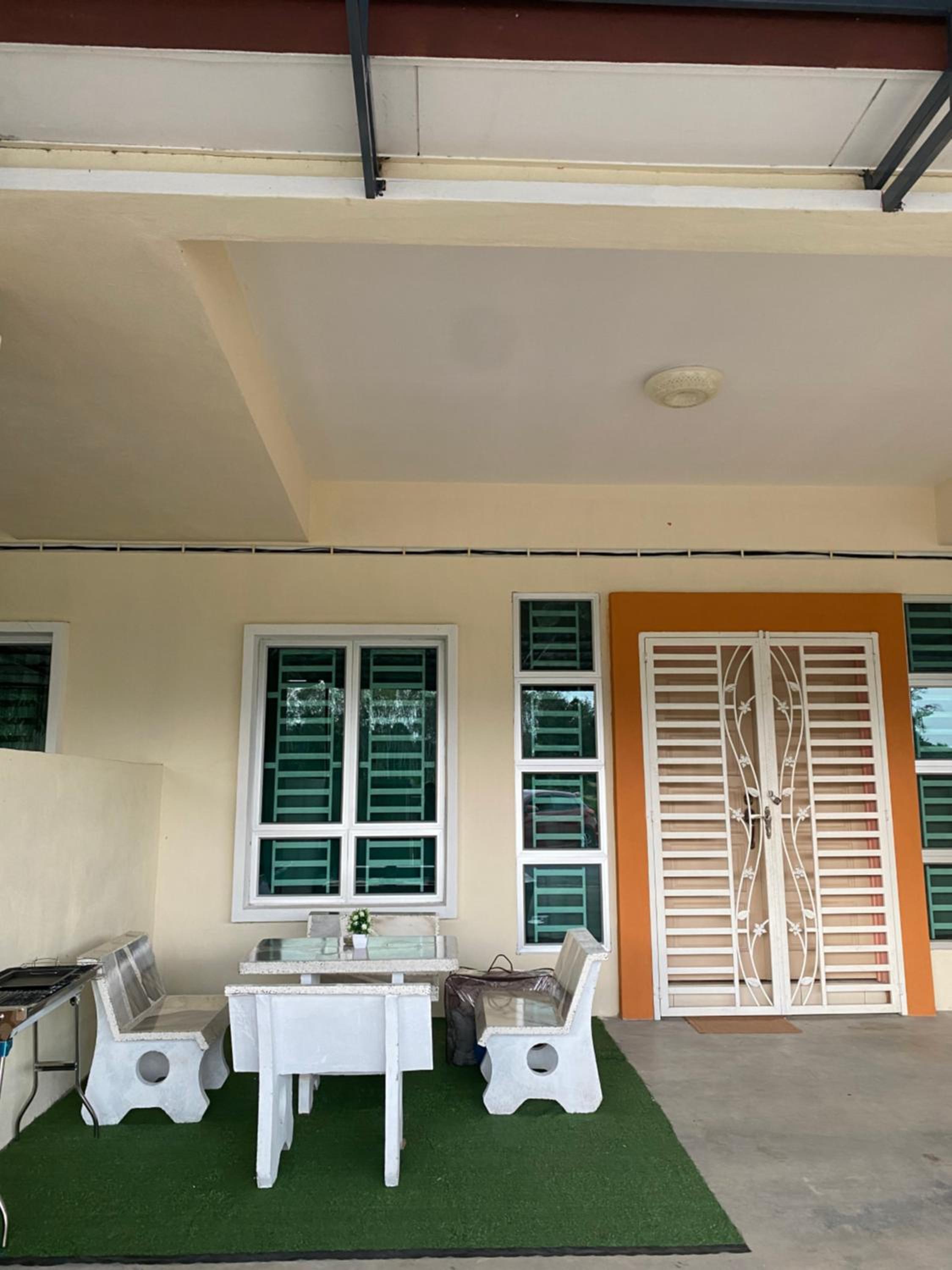 Three-Bedroom House photo 1