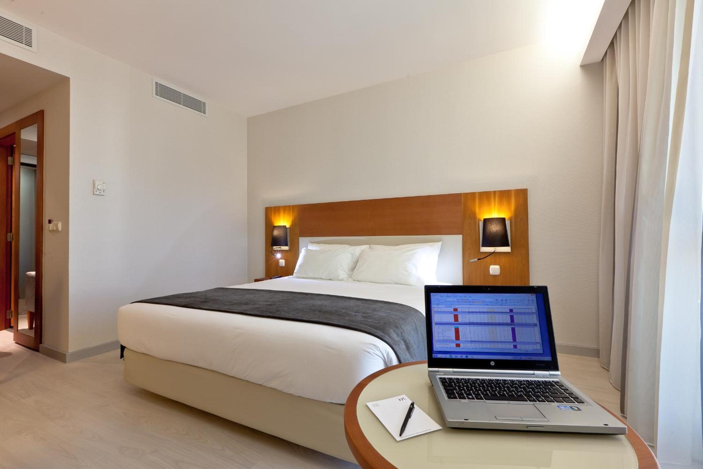 Standard Double Room - Photo 9
