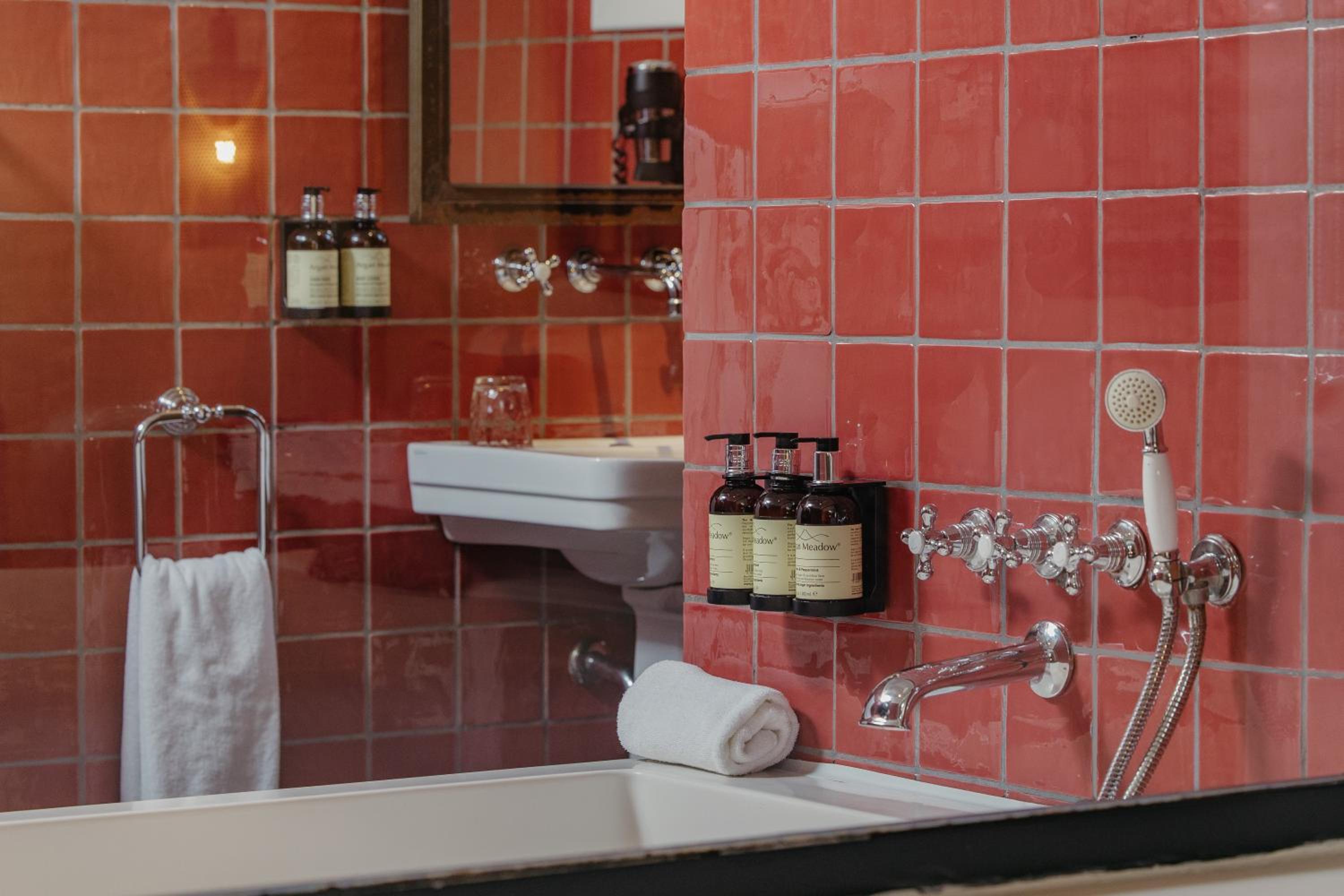 Deluxe Double Room with Spa Bath thumbnail 6