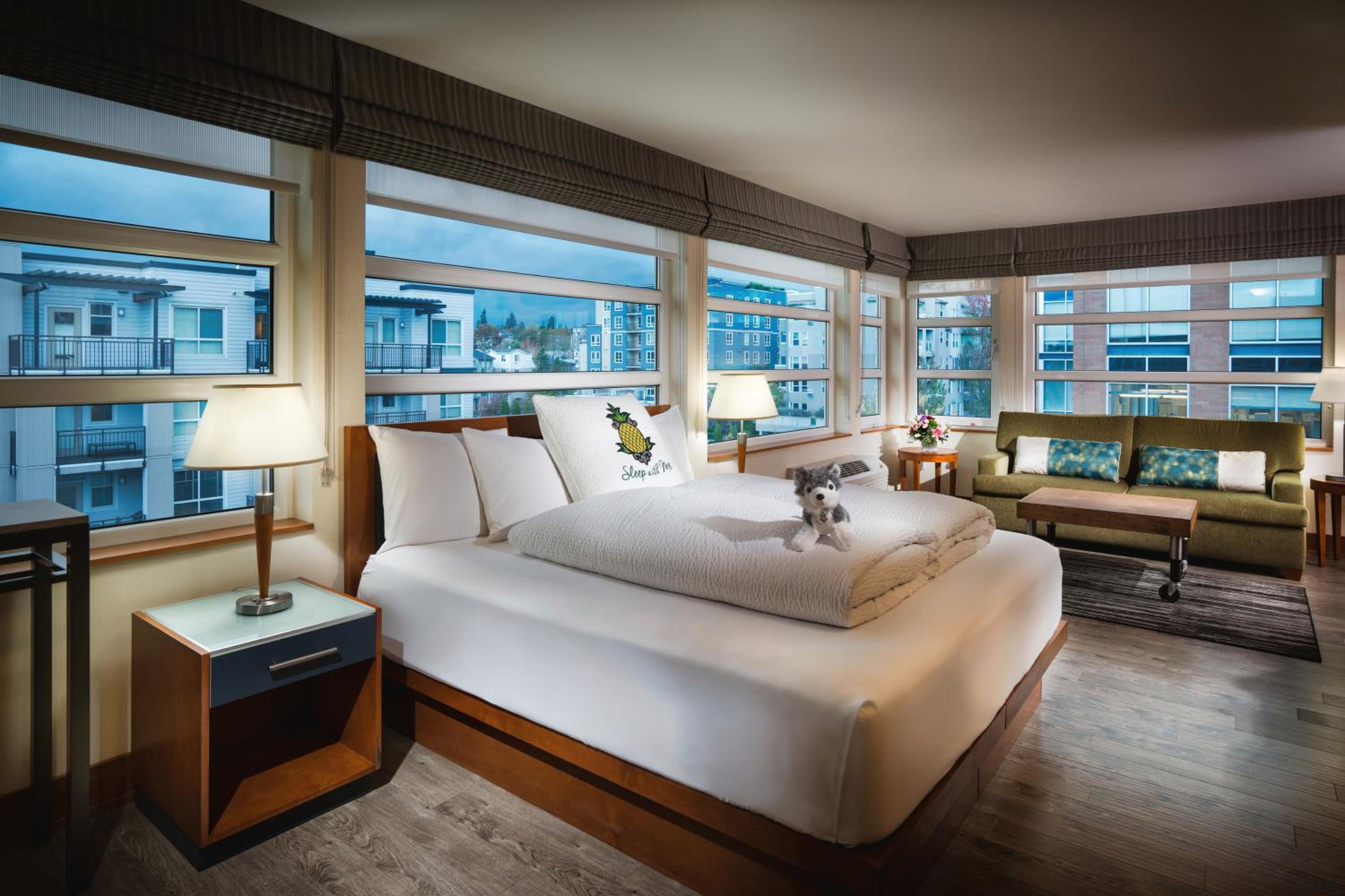 Montlake Junior Suite