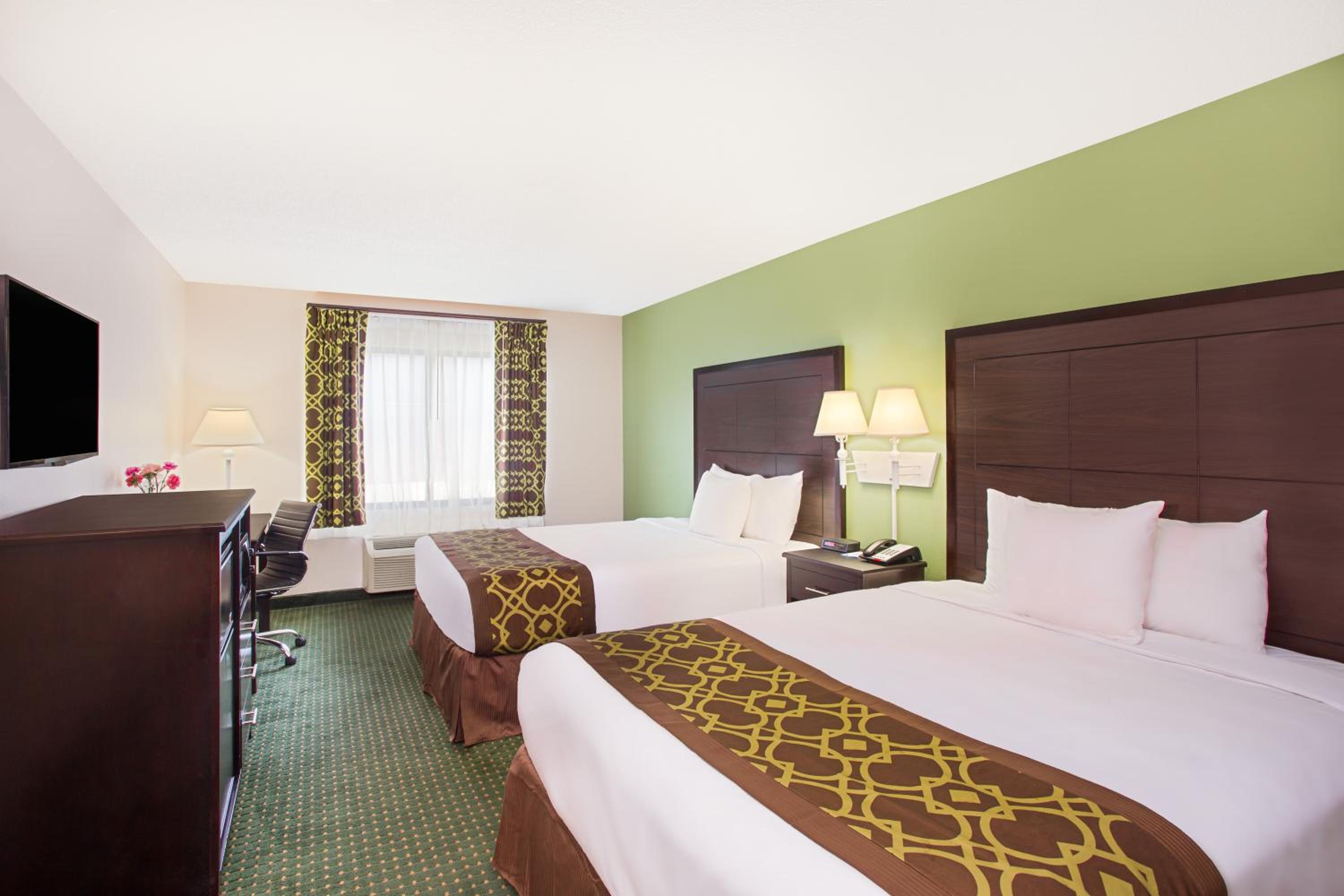 Efficiency Queen Suite with Two Queen Beds - Non Smoking - Photo 2