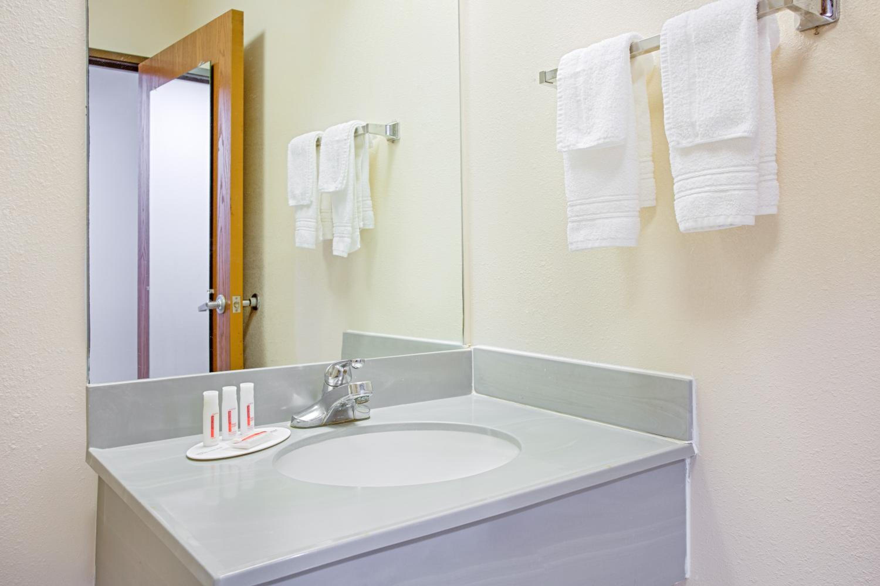 King Room - Disability Access/Non Smoking  - Photo 2