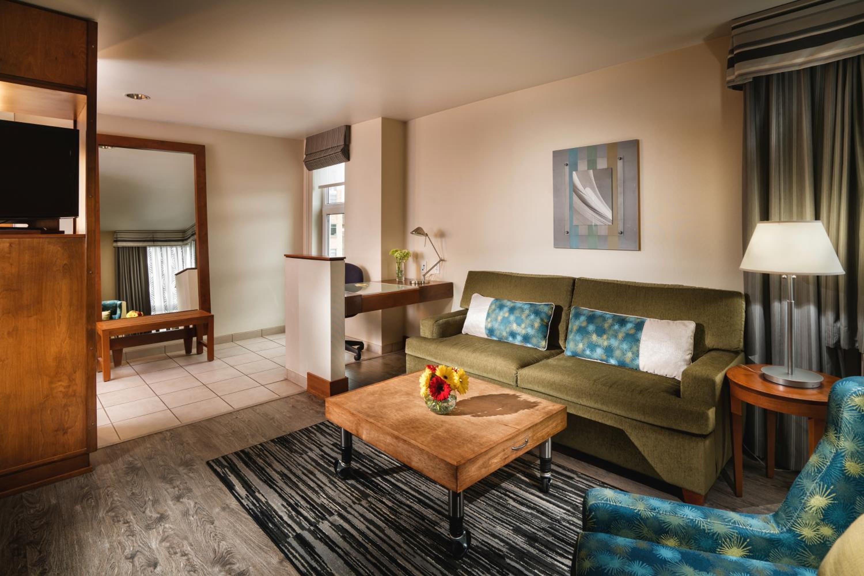 Studio Suite - Photo 2