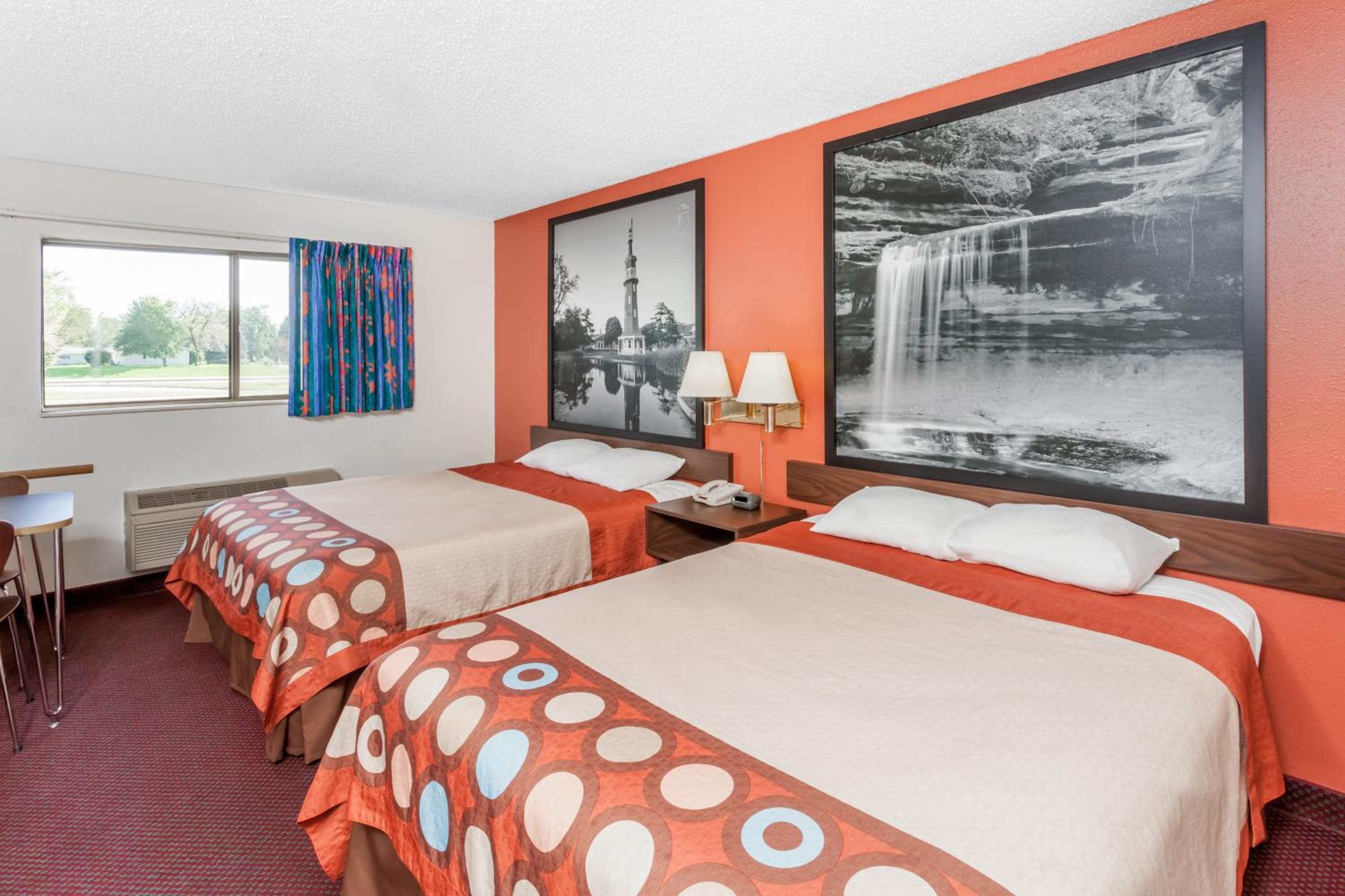 Queen Room with Two Queen Beds - Non-Smoking - Photo 1