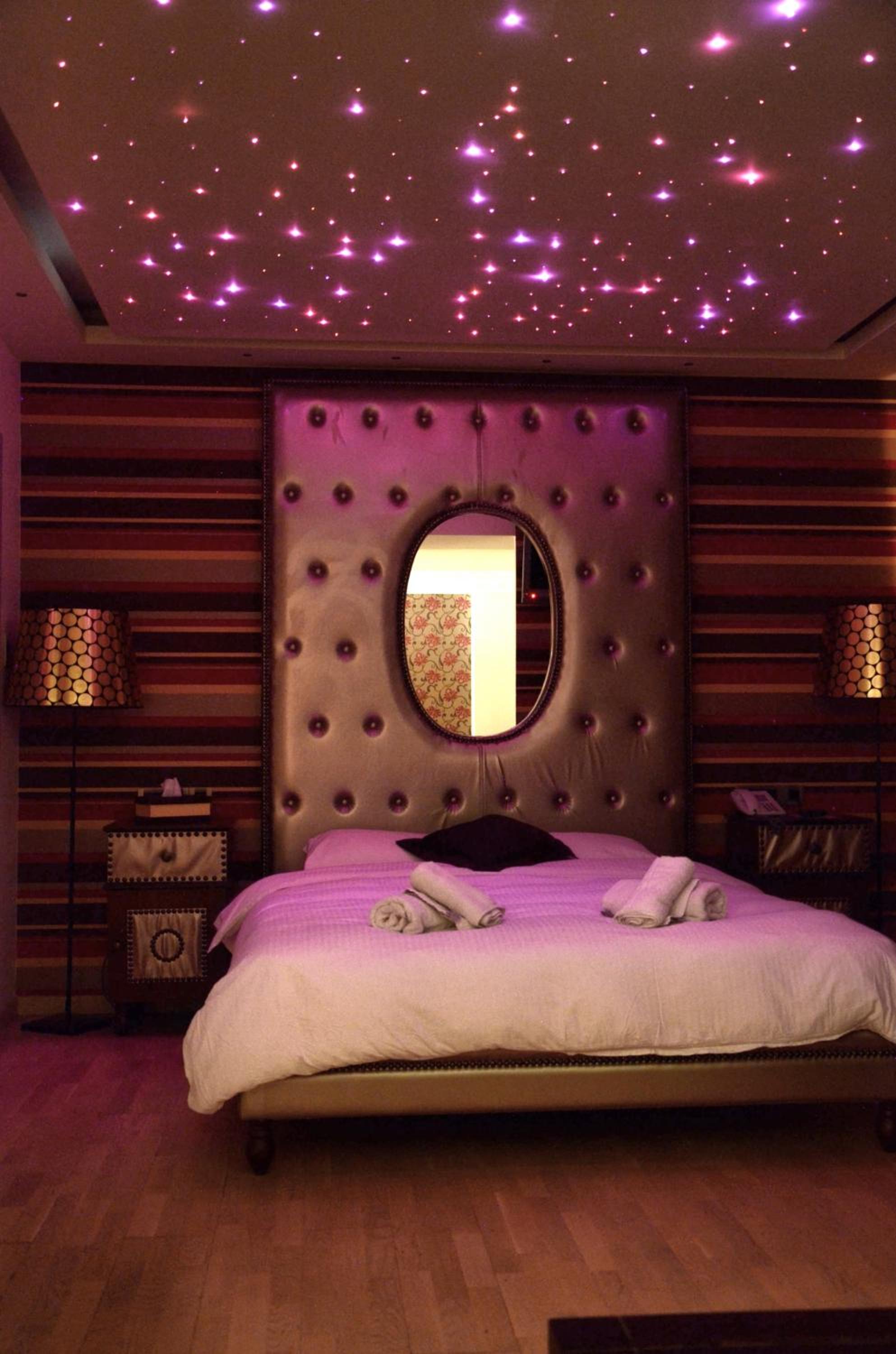 Suite with Hot Tub photo 3