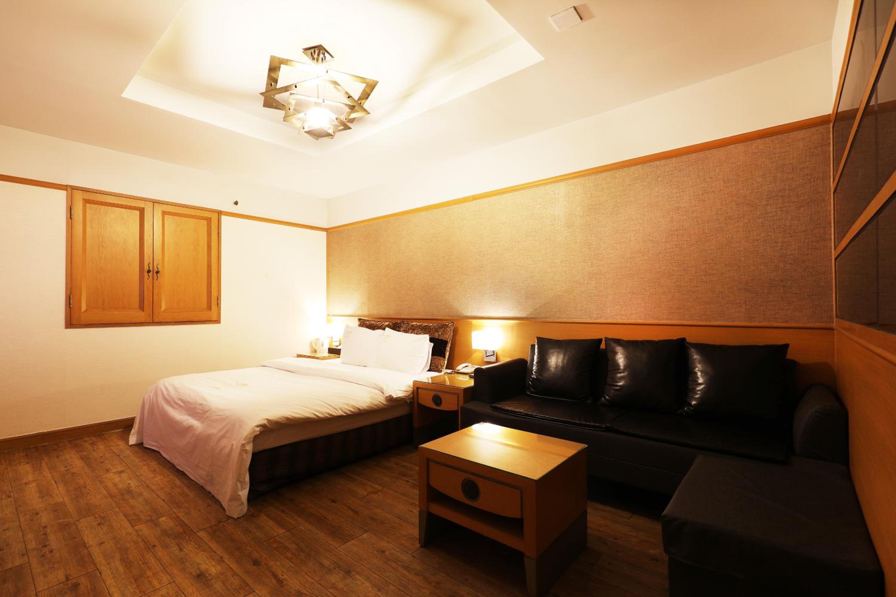 Standard Double Room - Photo 1