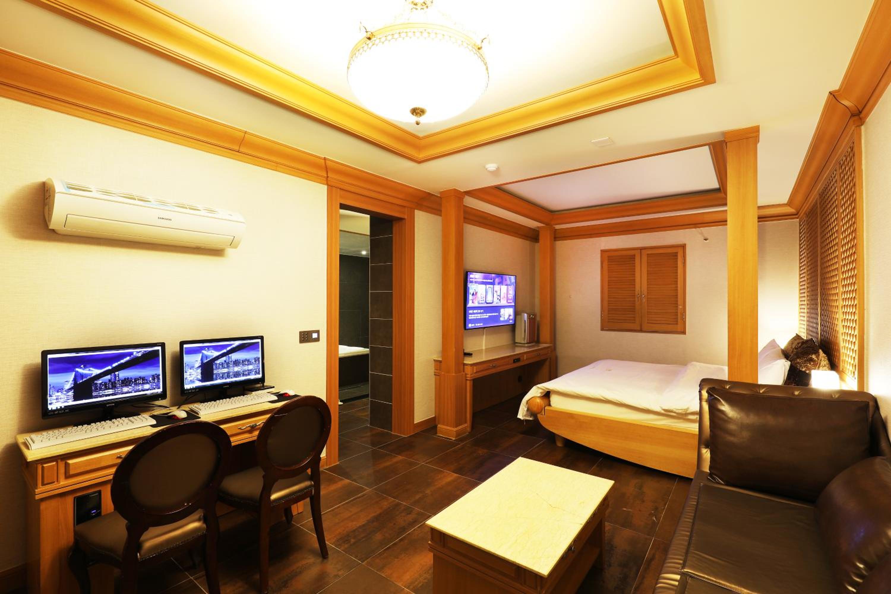 Large Double Room