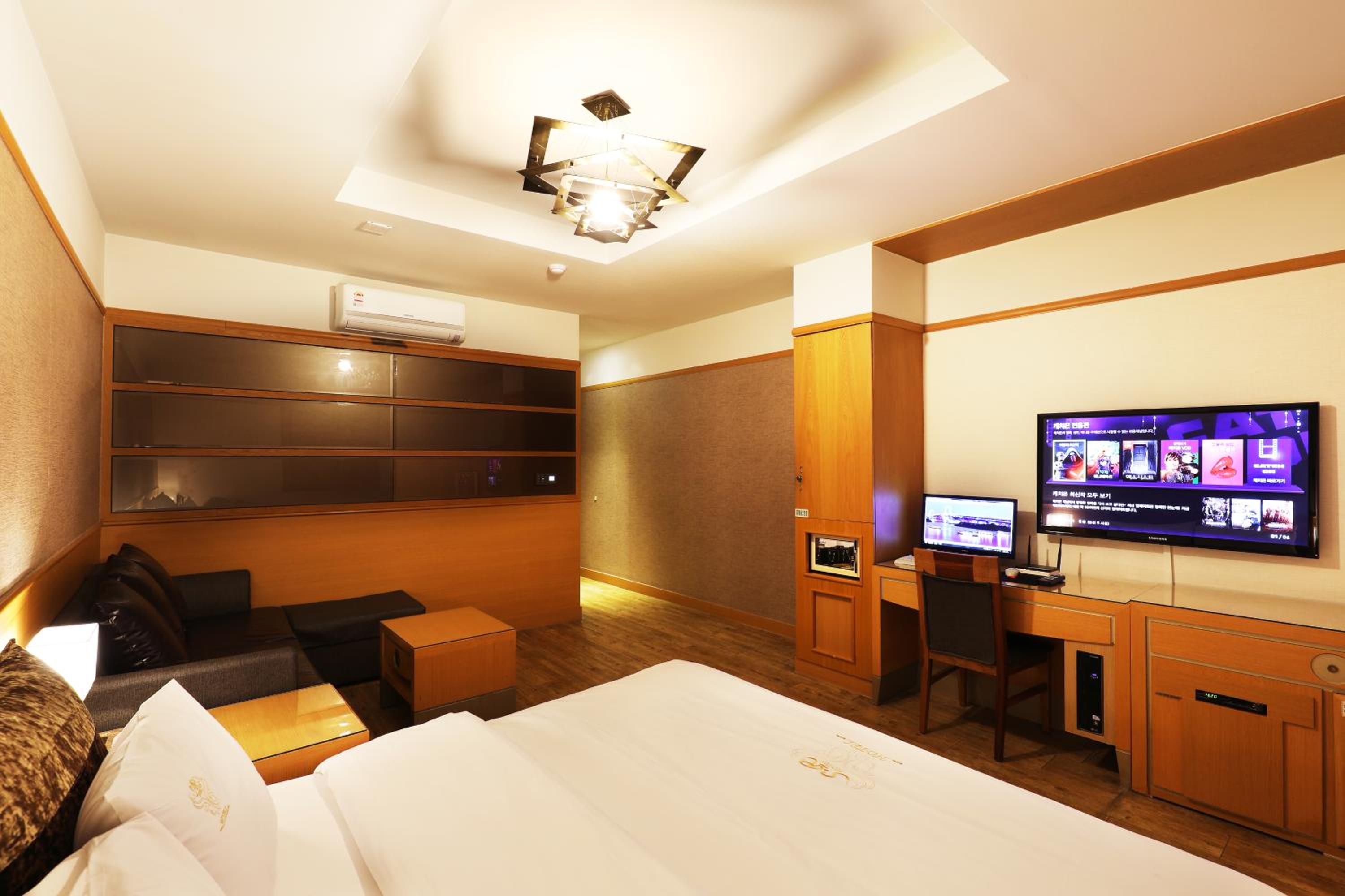 Standard Double Room - Photo 6