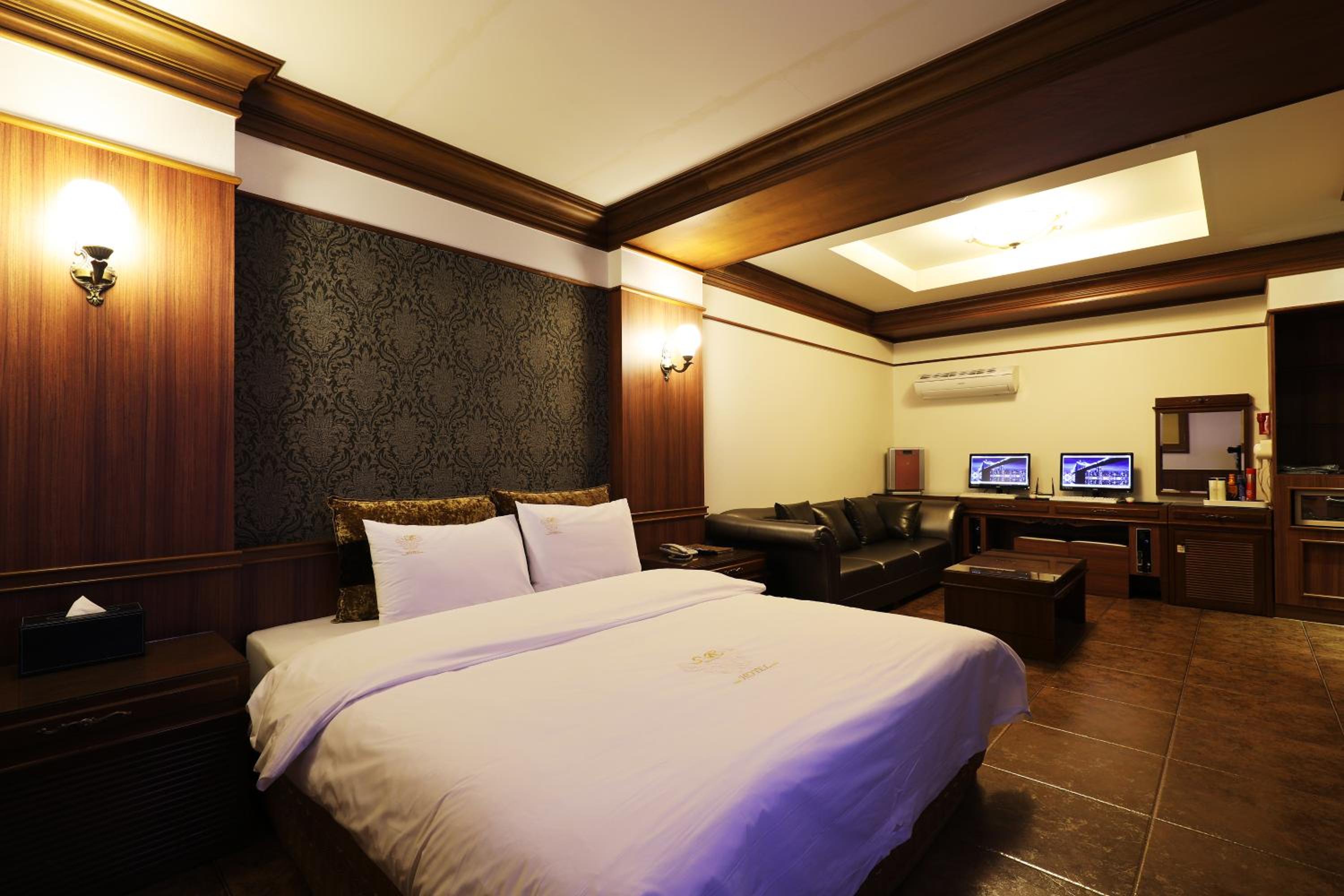 Standard Double Room - Photo 4