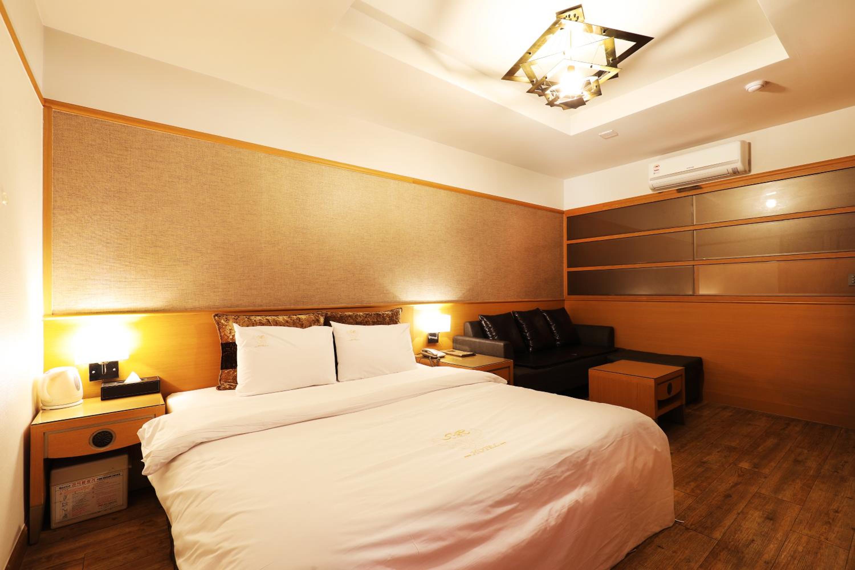 Standard Double Room - Photo 7