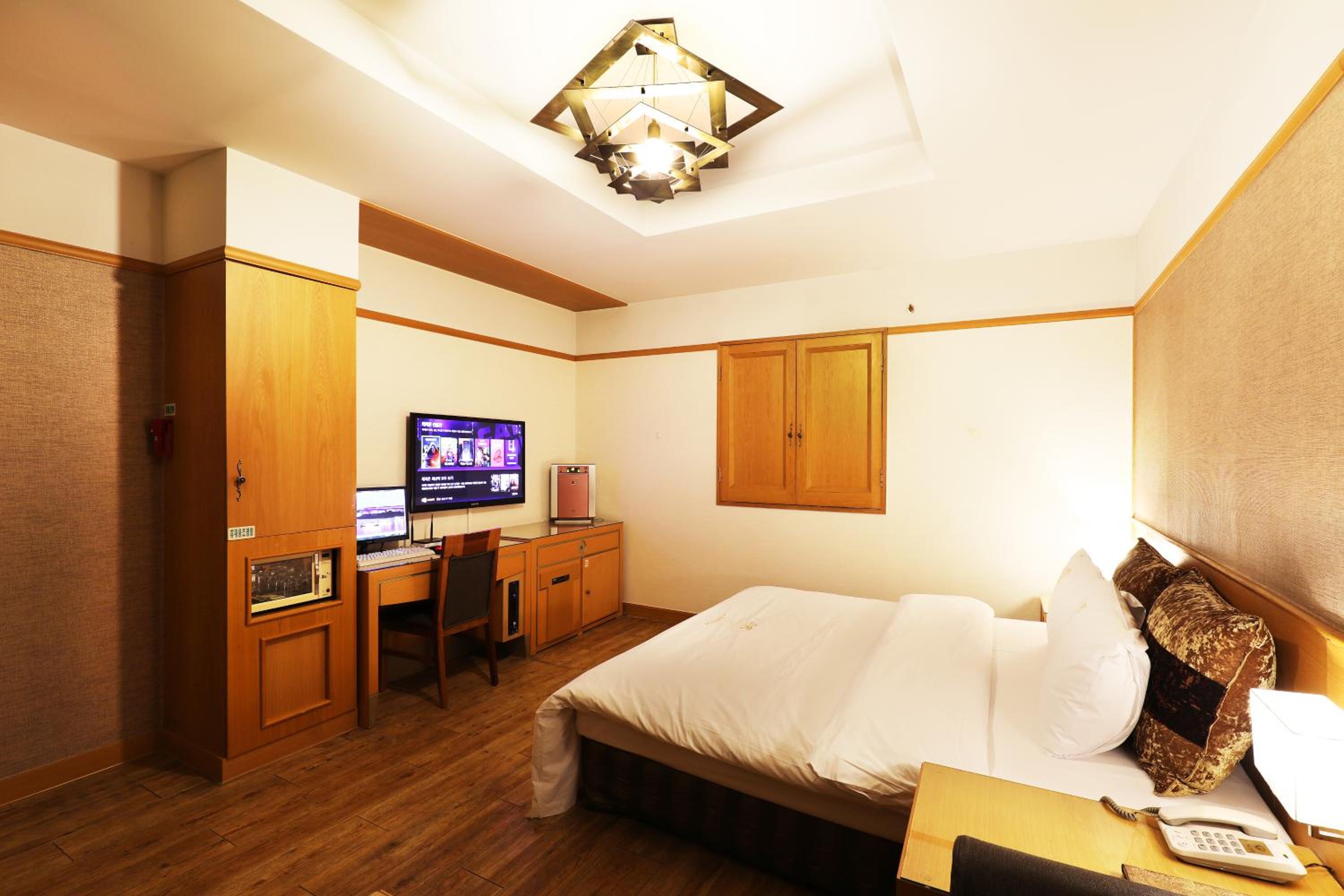 Standard Double Room - Photo 3