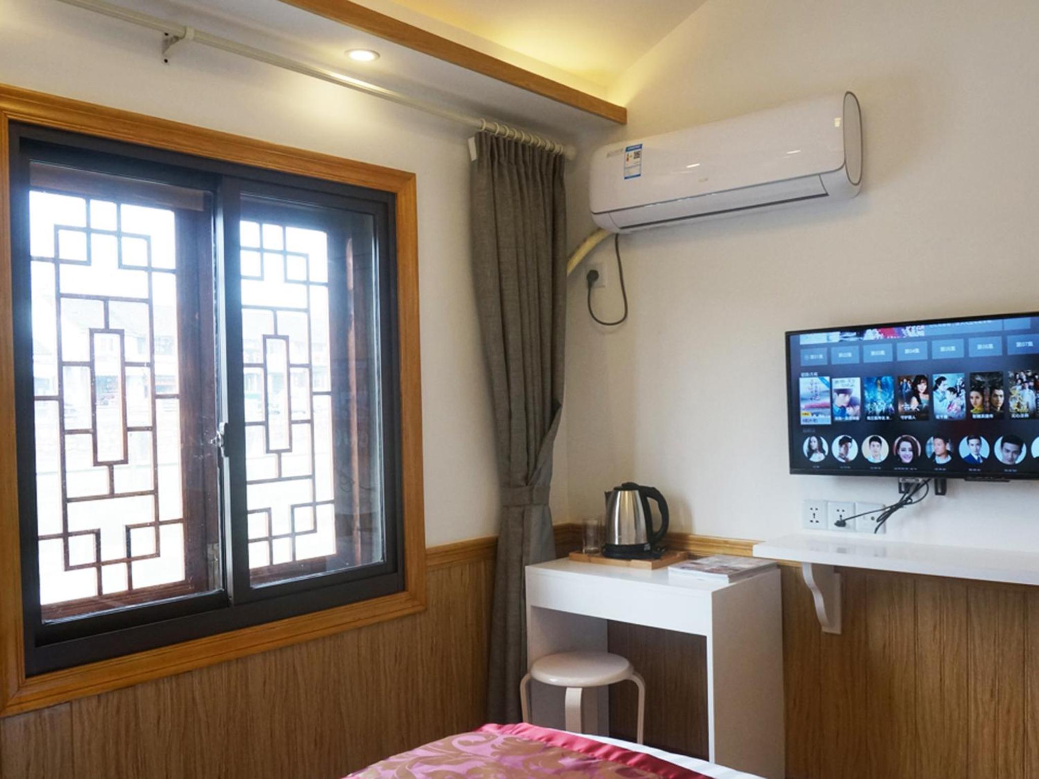 Queen Room with River View B