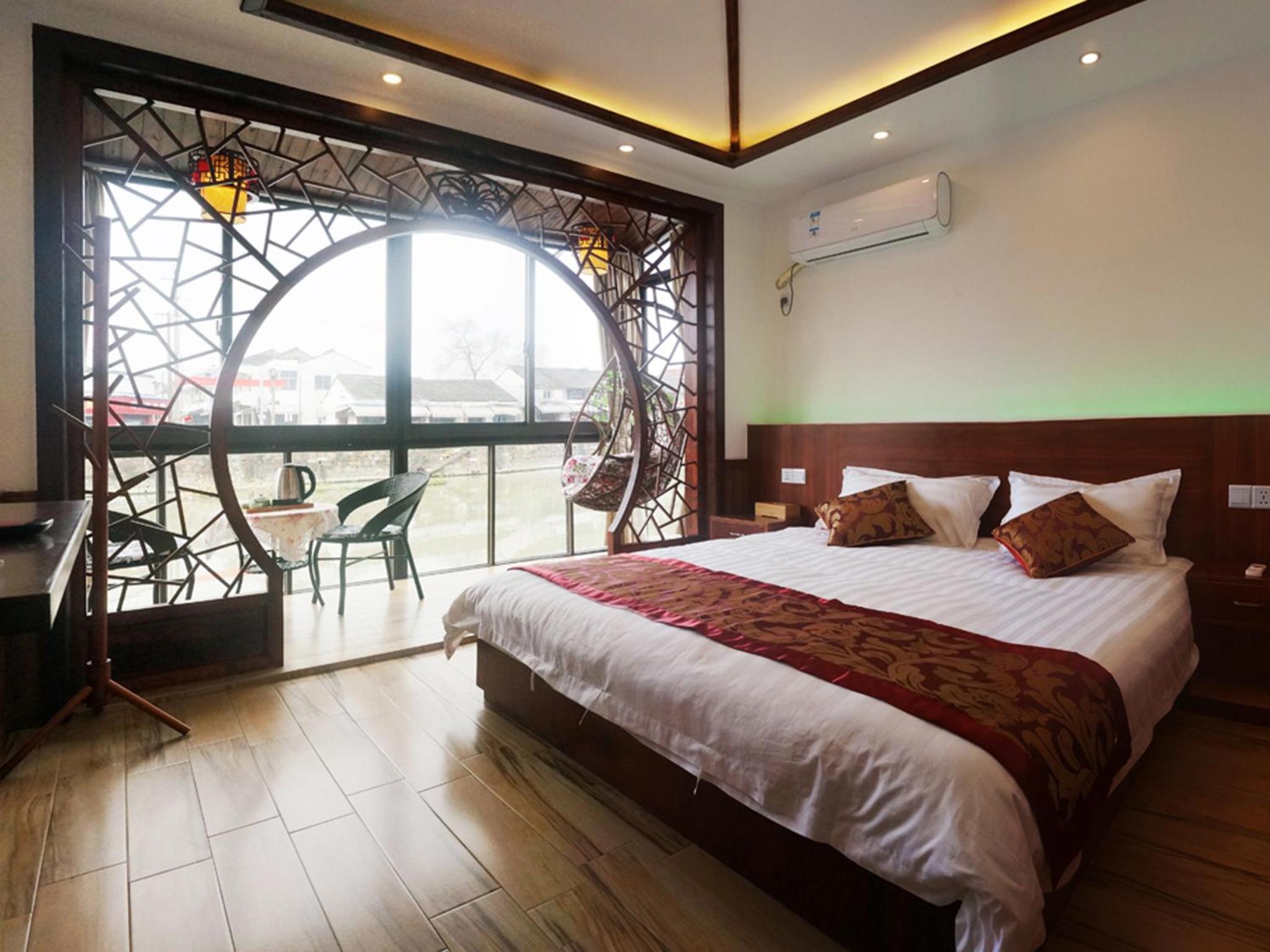 Queen Room with Balcony
