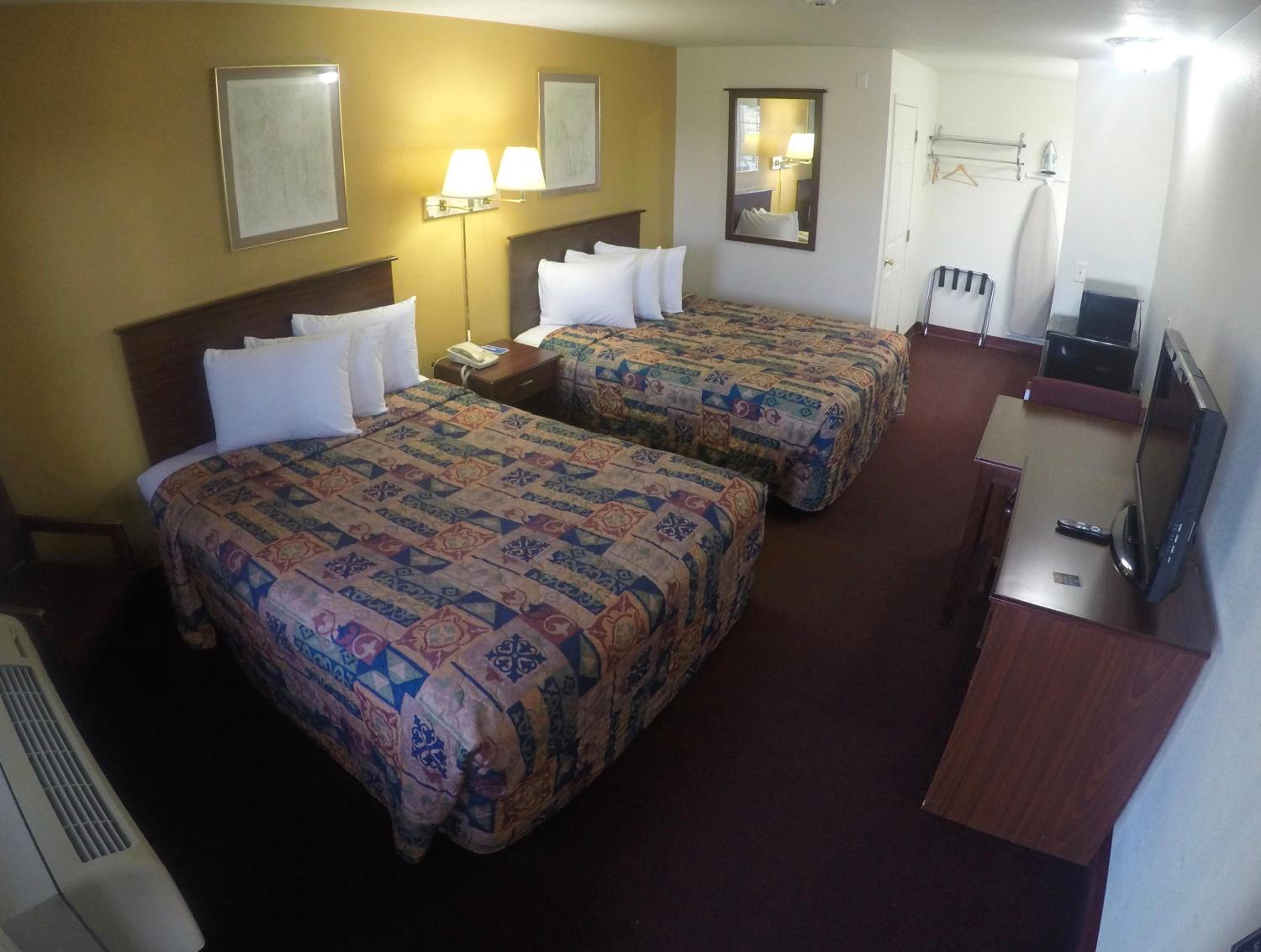 Double Room With Two Double Beds - Smoking photo 3