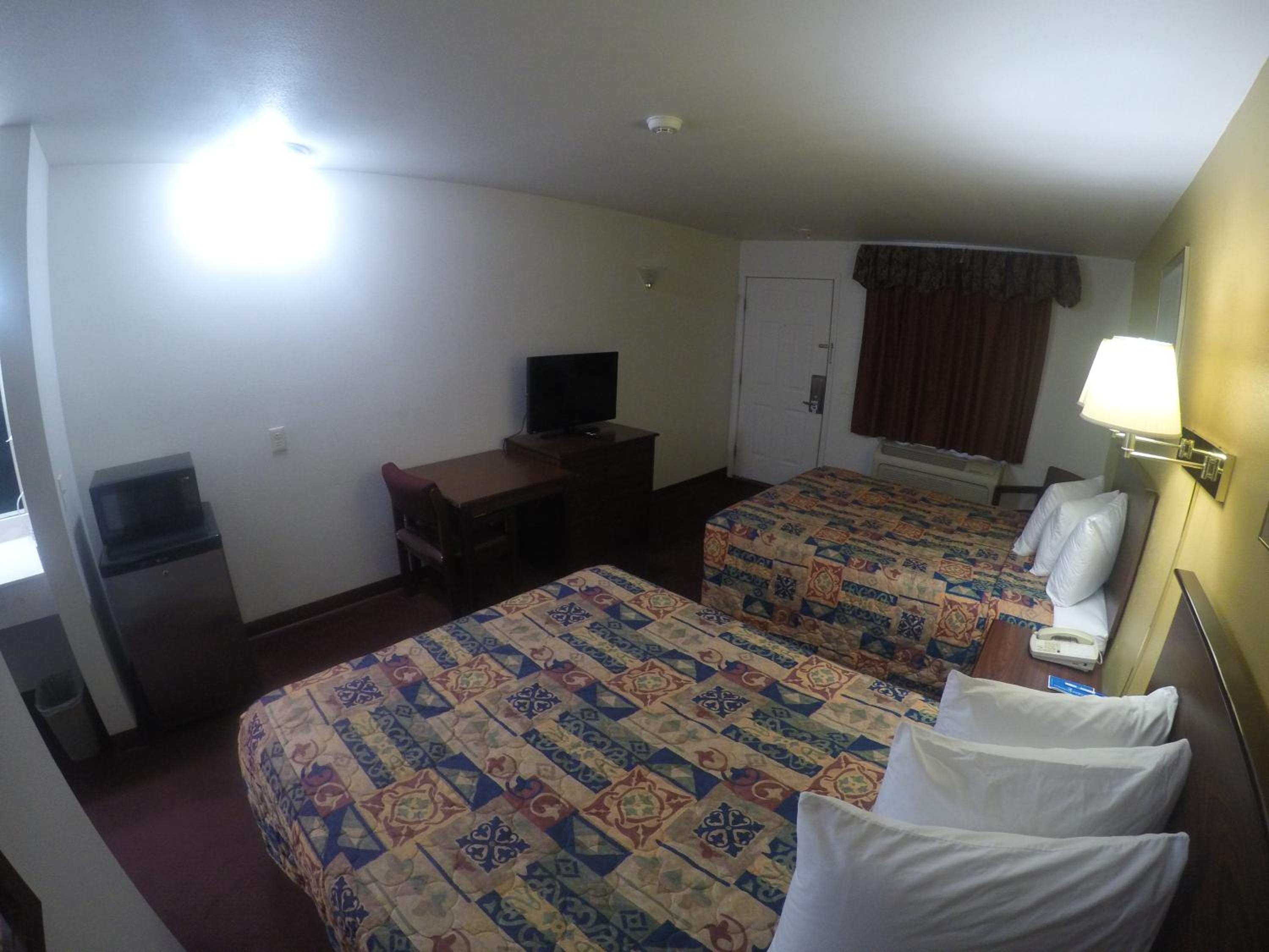 Double Room With Two Double Beds - Smoking photo 2