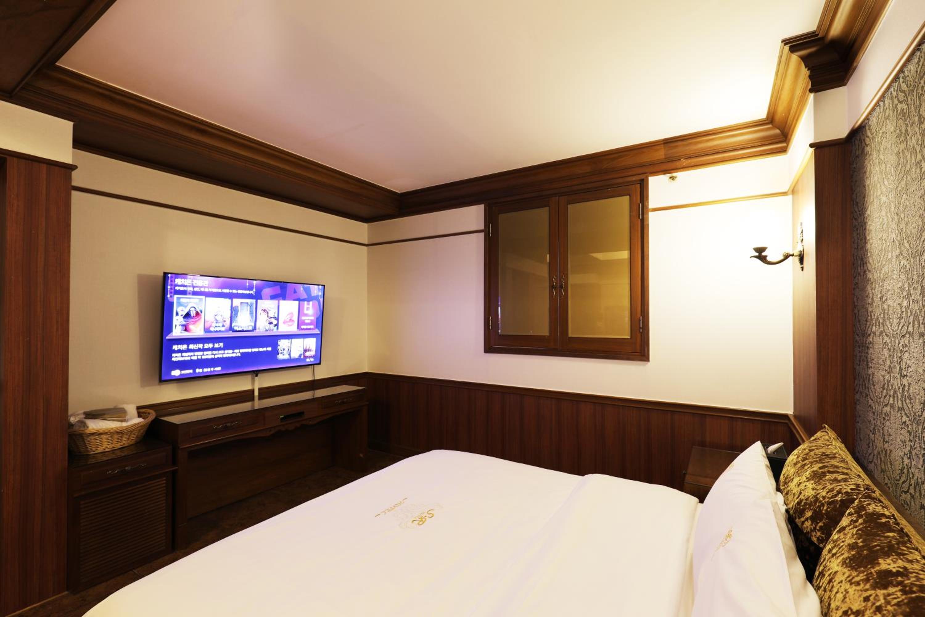 Deluxe Double Room - Photo 1
