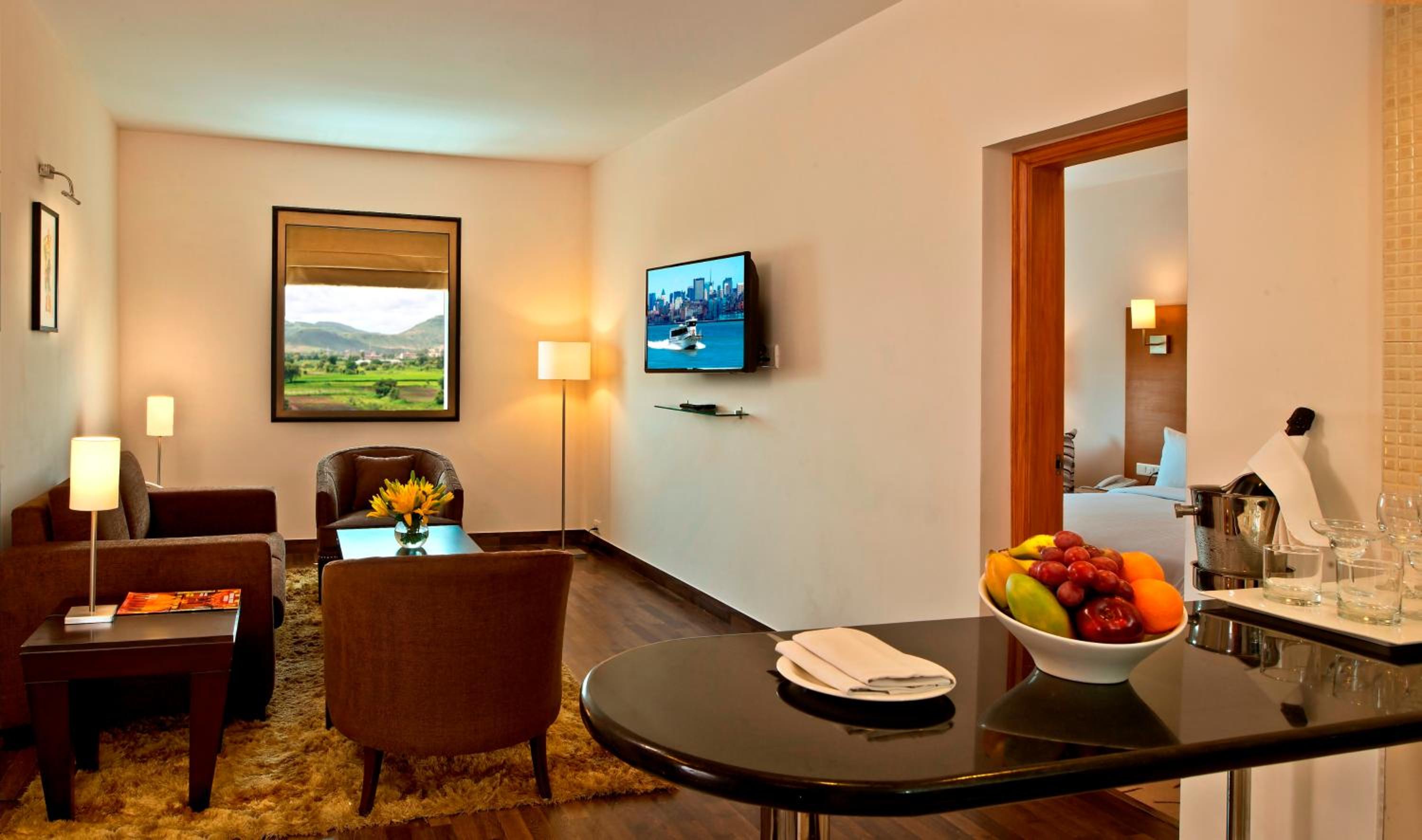 Standard Suite (Complimentary High-tea and Cookies along with one Vegetarian Snack) photo 2