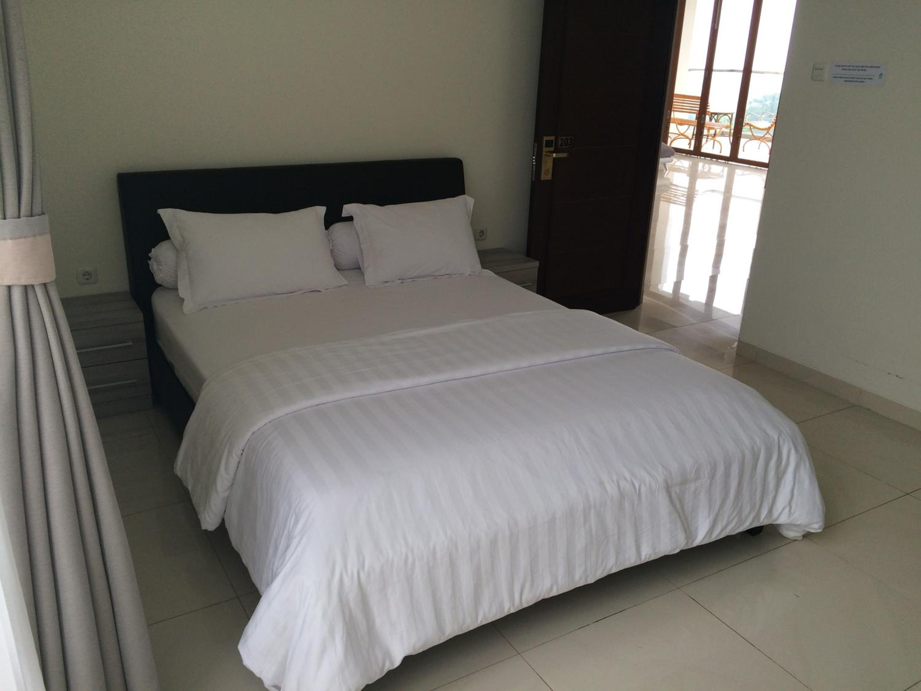 Three-Bedroom Villa - Photo 10