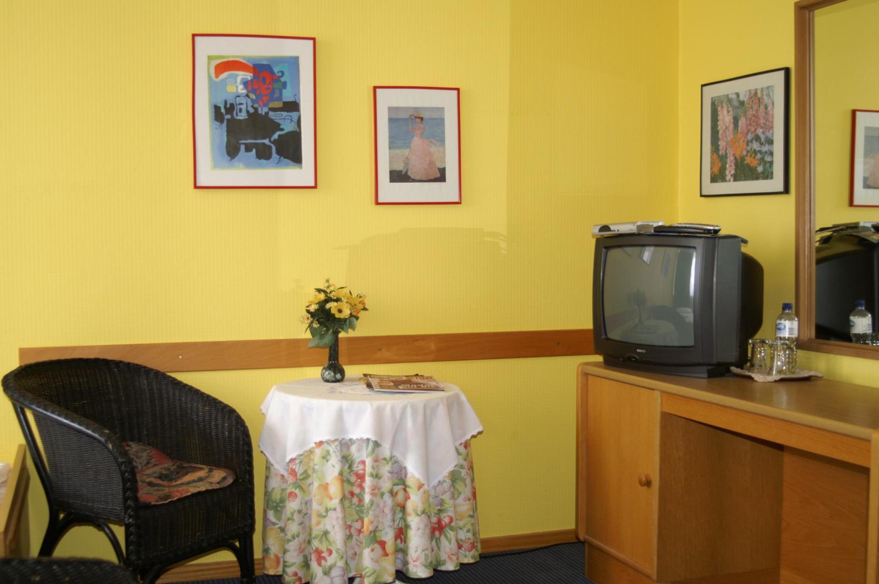 Twin Room - Photo 4