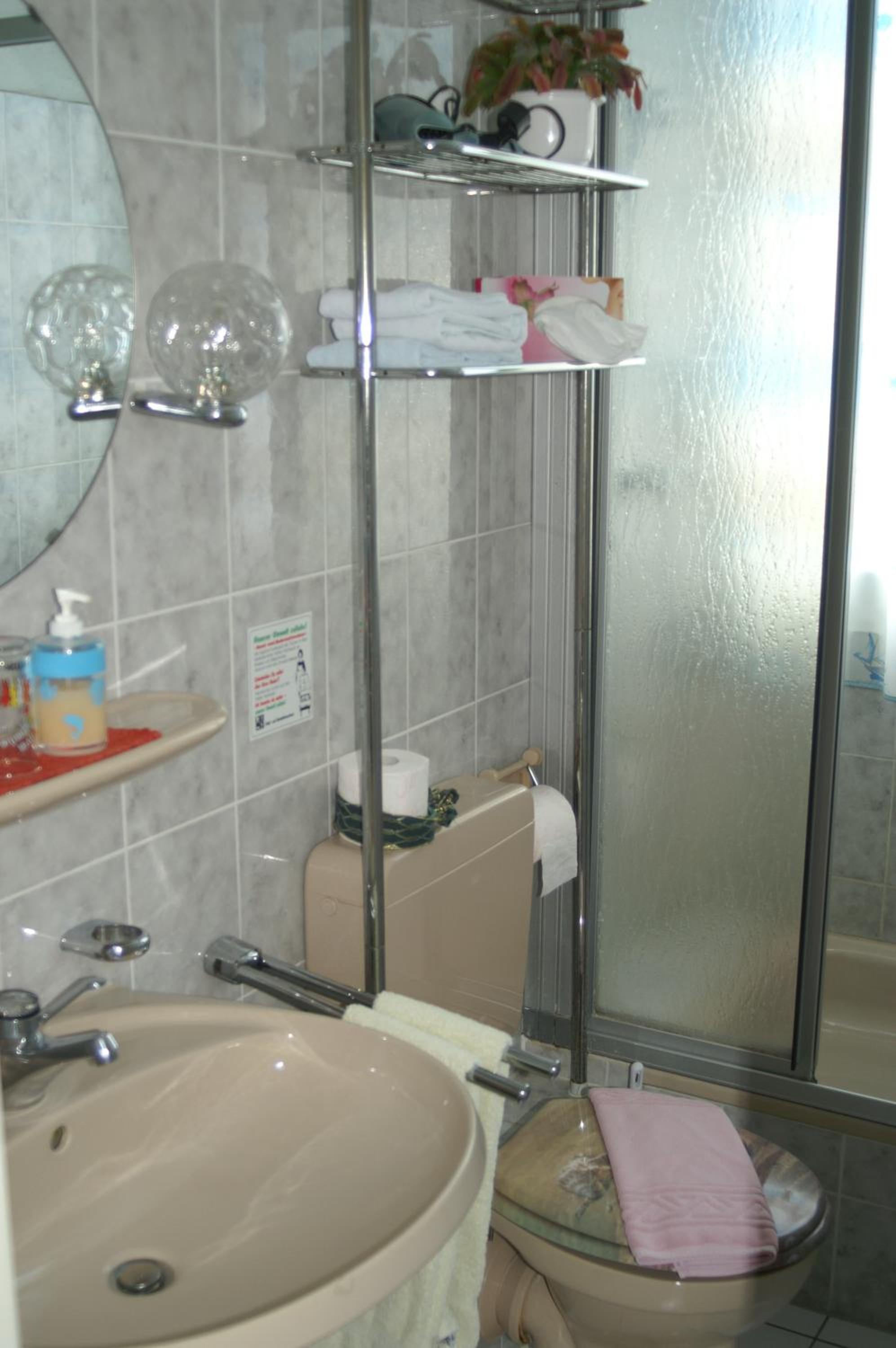 Twin Room - Photo 2