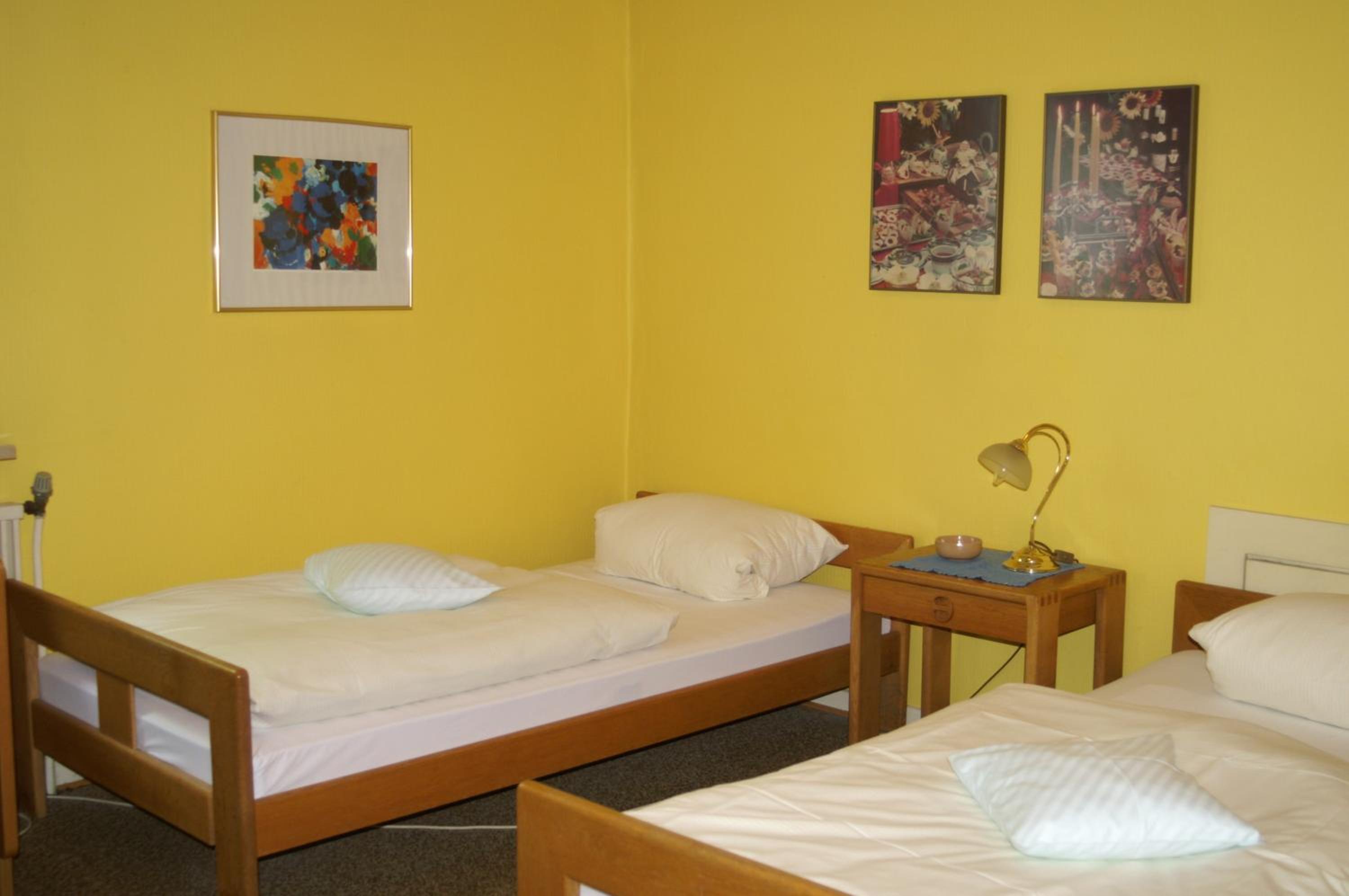 Twin Room - Photo 3
