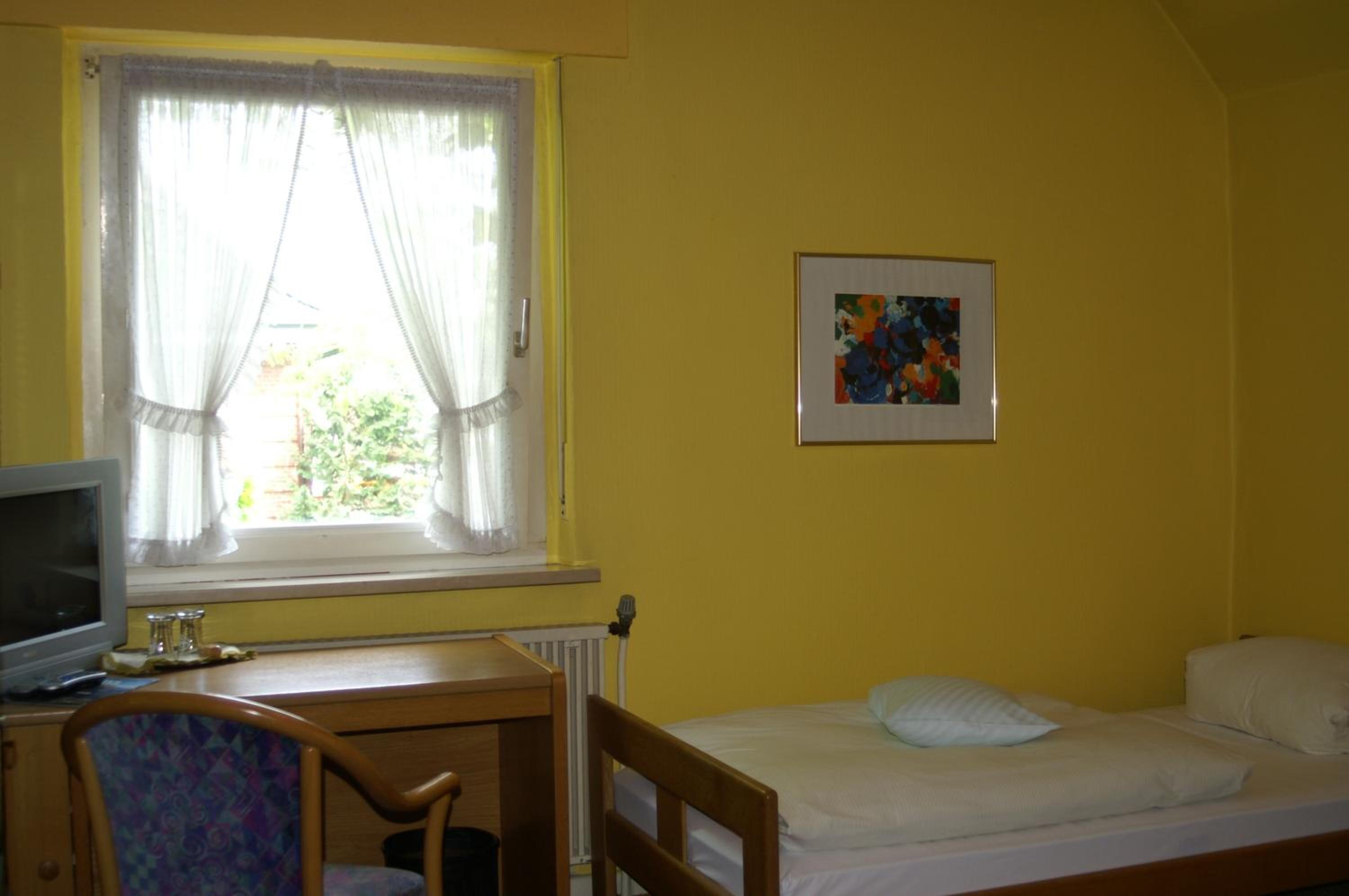 Twin Room - Photo 6