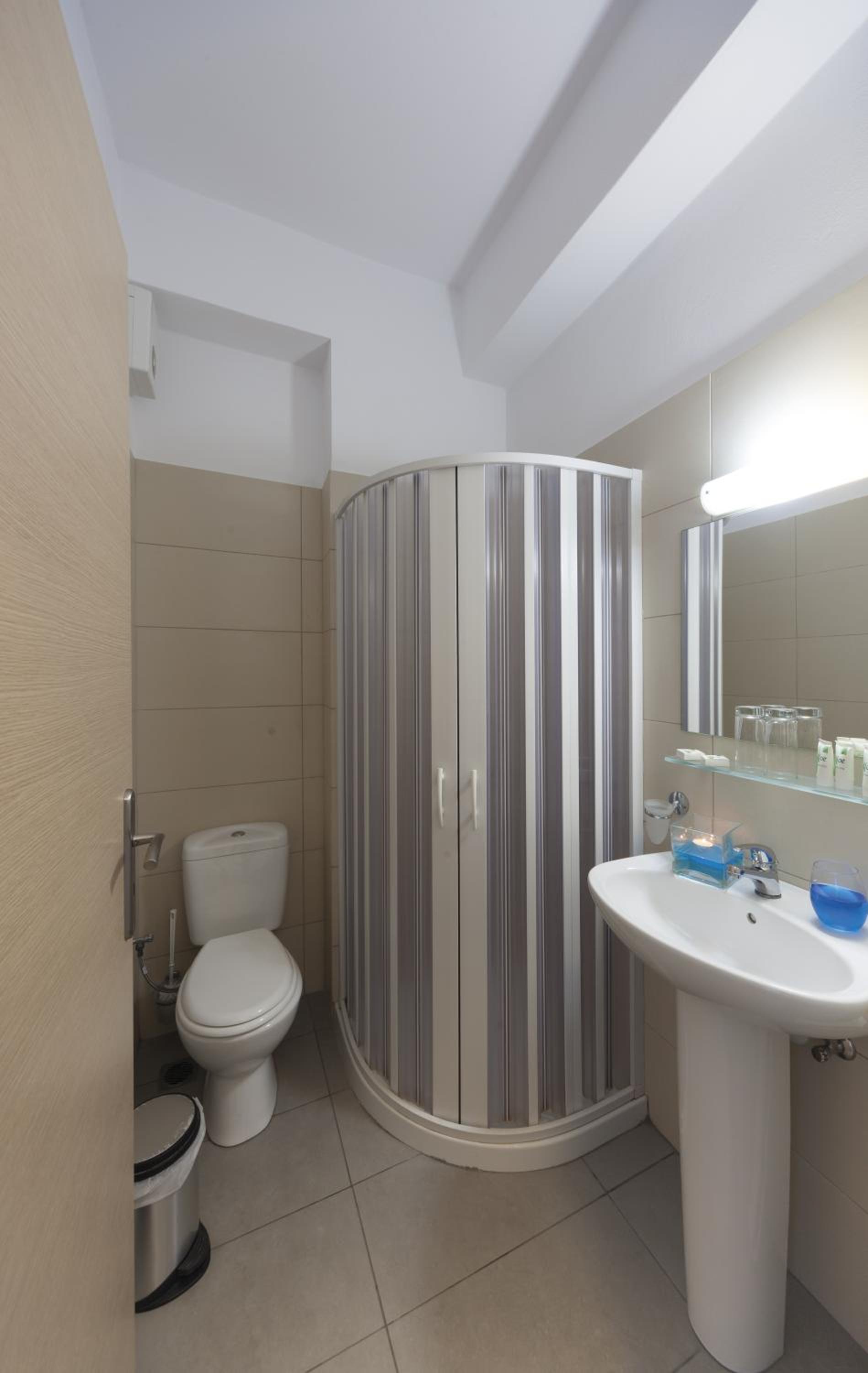 Double or Twin Room with Balcony and Side Sea View photo 3