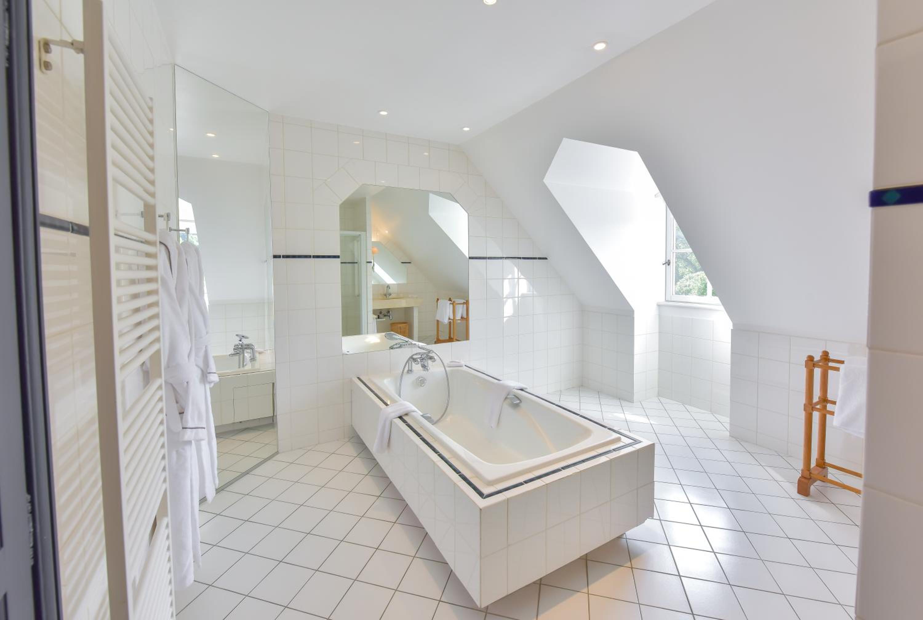 Deluxe Suite - Photo 5