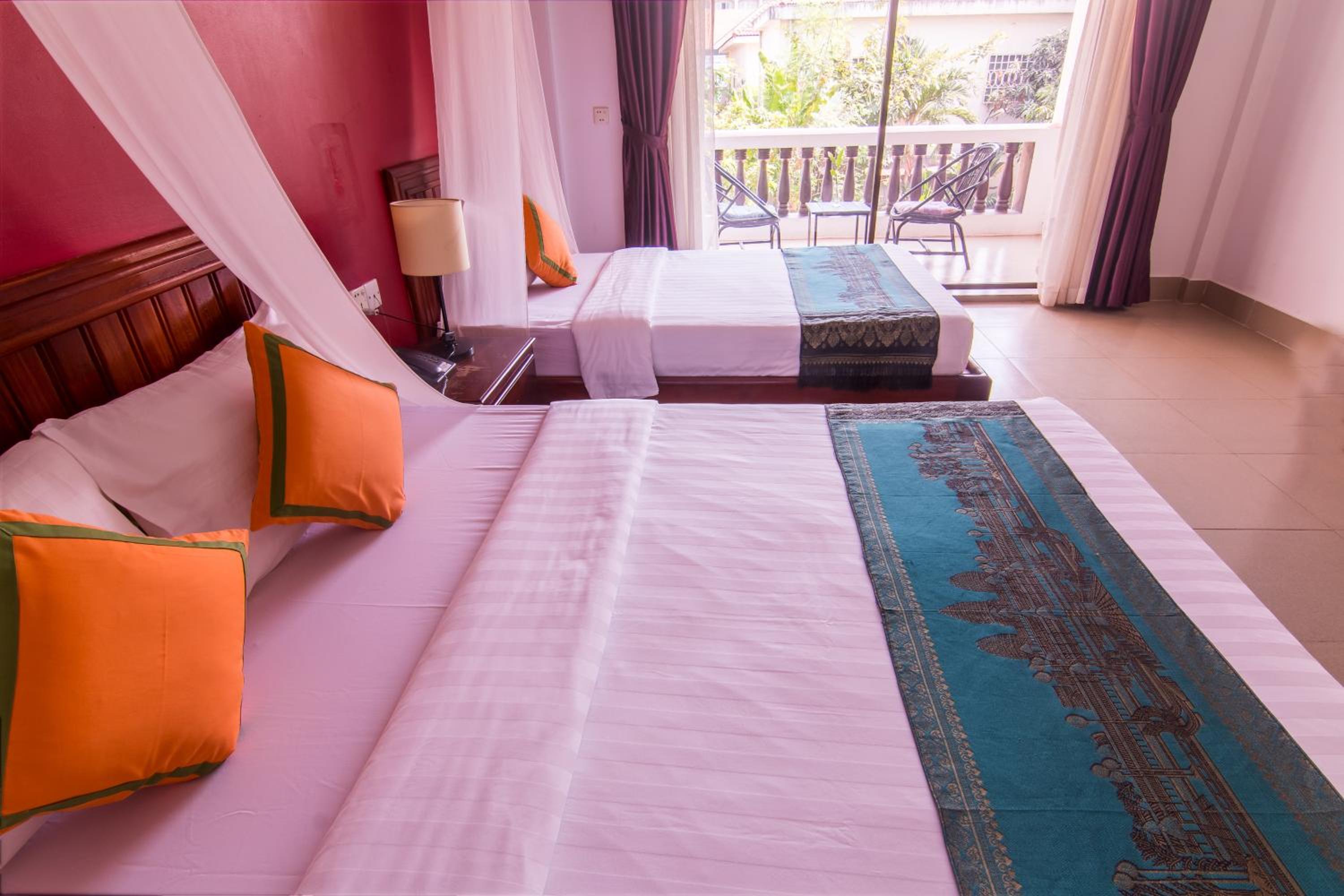 Superior Twin Room with Balcony - Photo 4