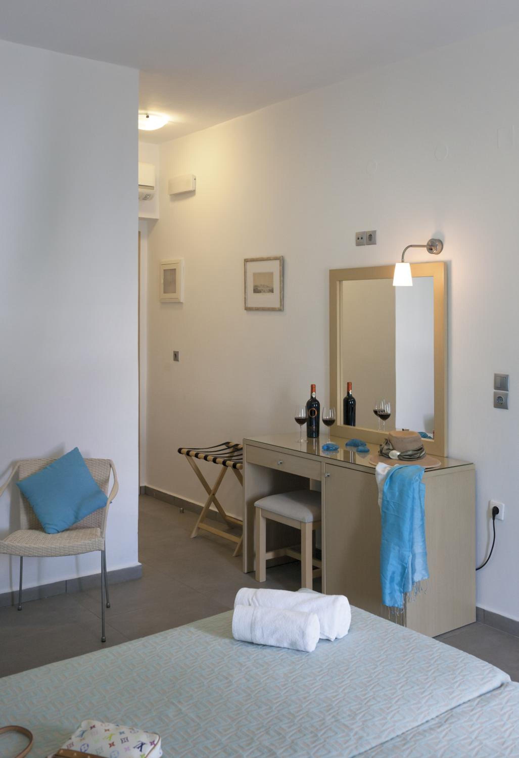 Double or Twin Room with Balcony and Side Sea View photo 1
