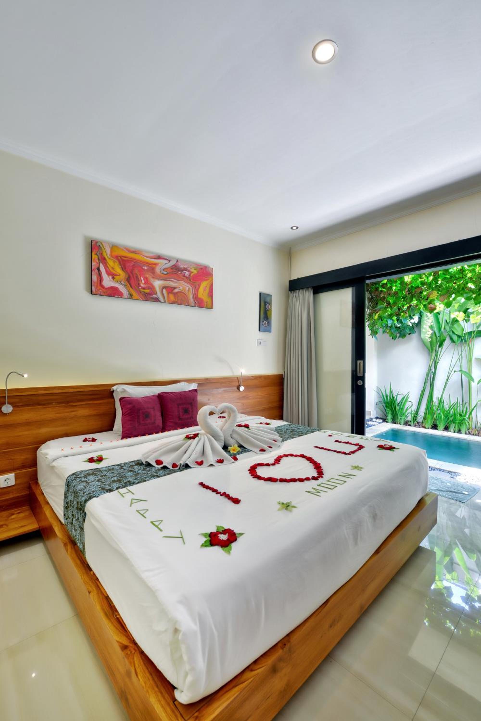 Special Offer - Honeymoon Package at One-Bedroom Villa with Plunge Pool photo 1