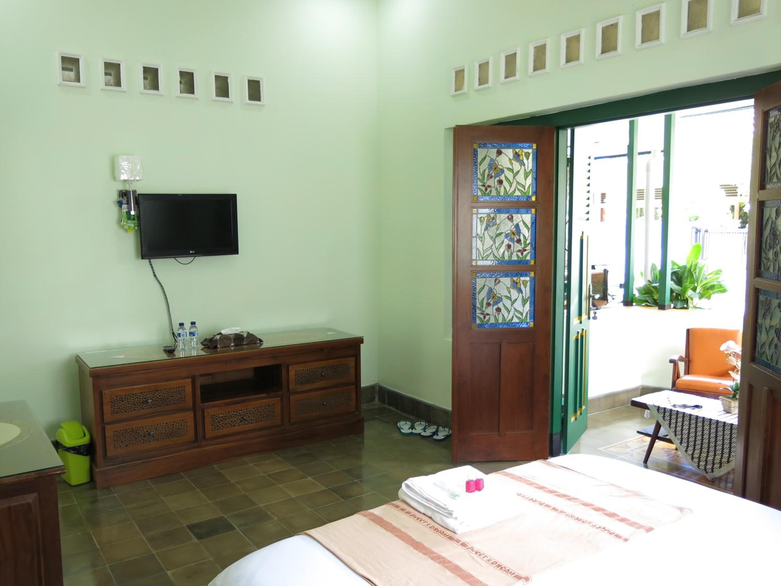 Deluxe Double Room with Balcony photo 2