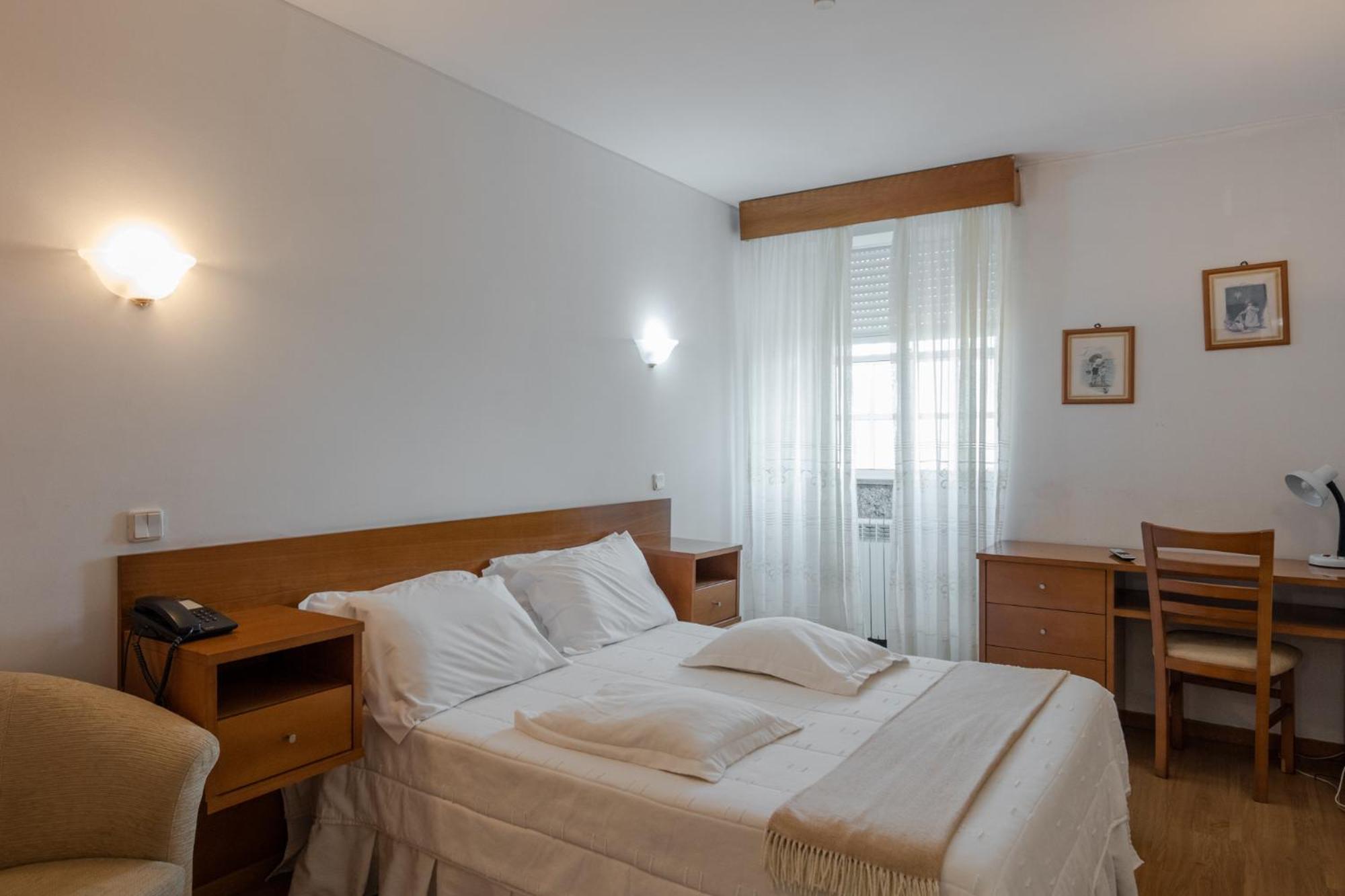 Double Room - Photo 2