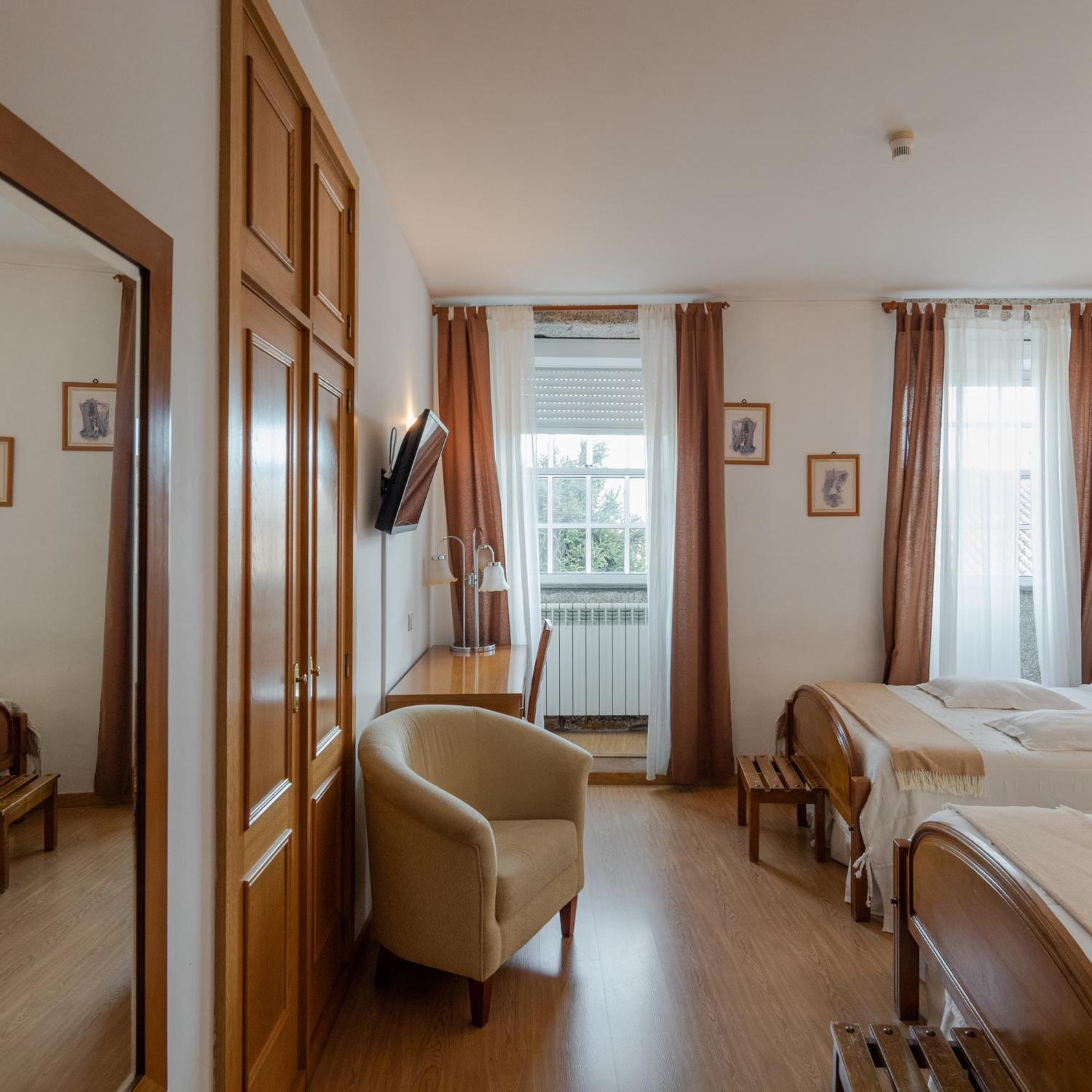Family Room (2 Adults + 2 Children)