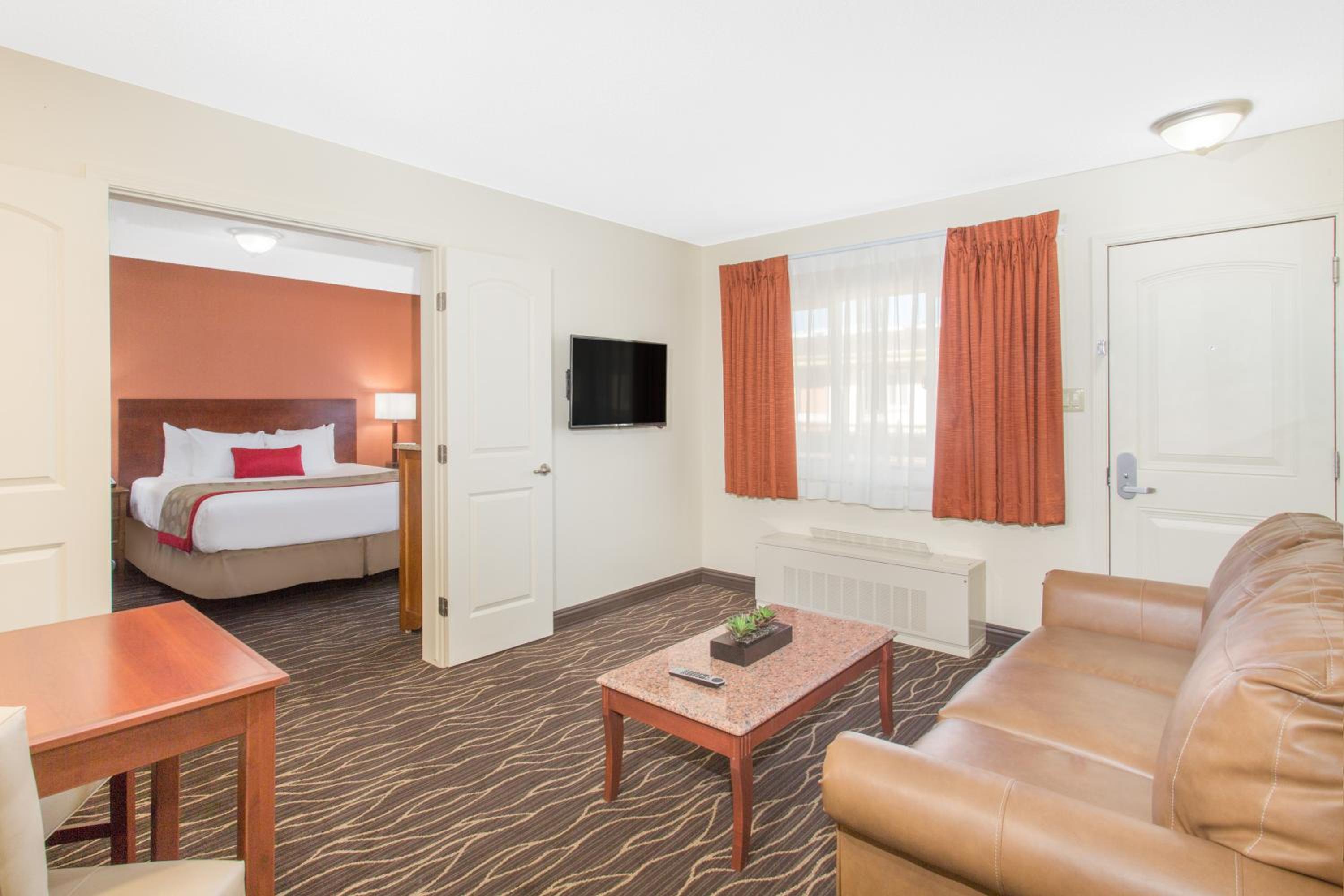 King Suite - Mobility Access/Non-Smoking