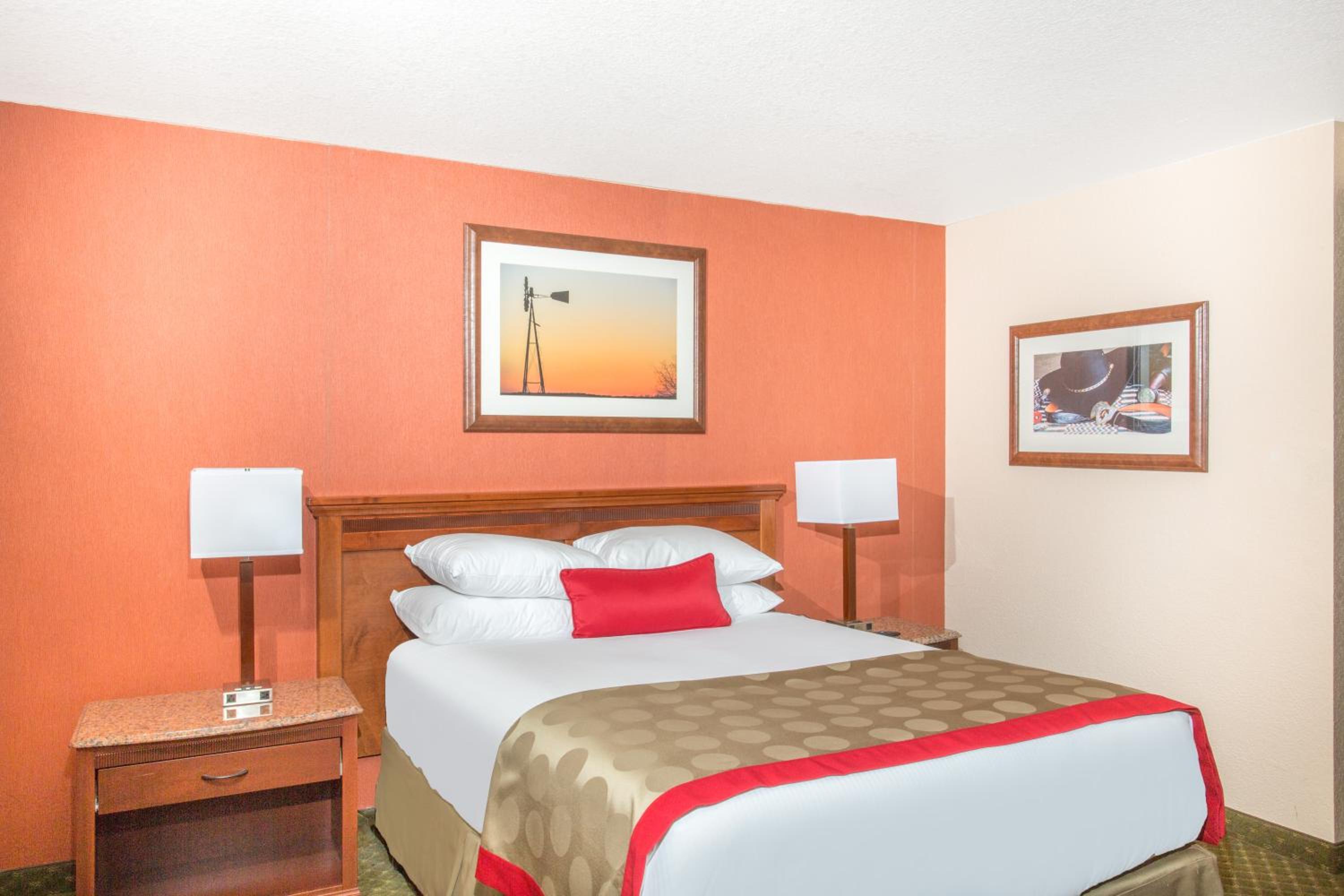 Deluxe Interior Room with One King Bed - Non-Smoking