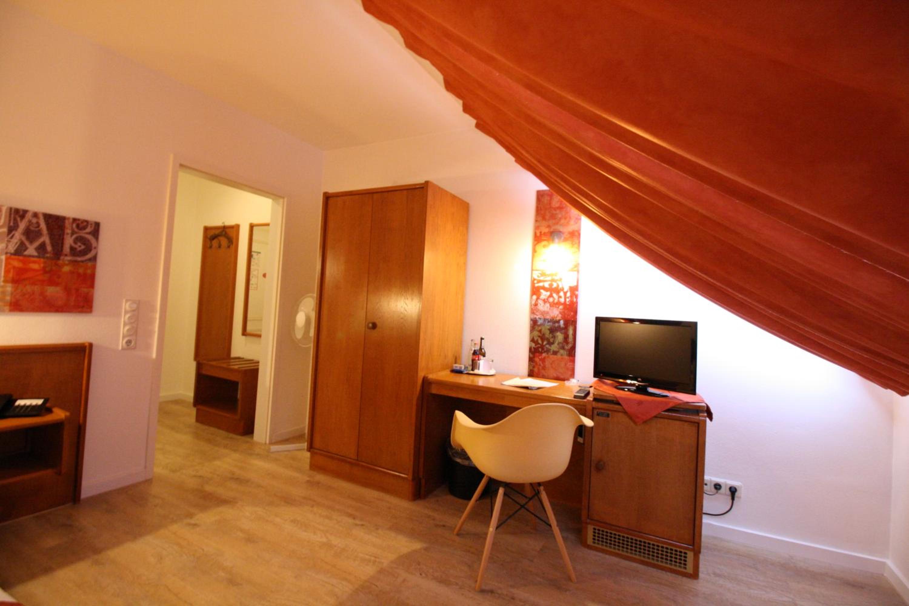 Single Room photo 3