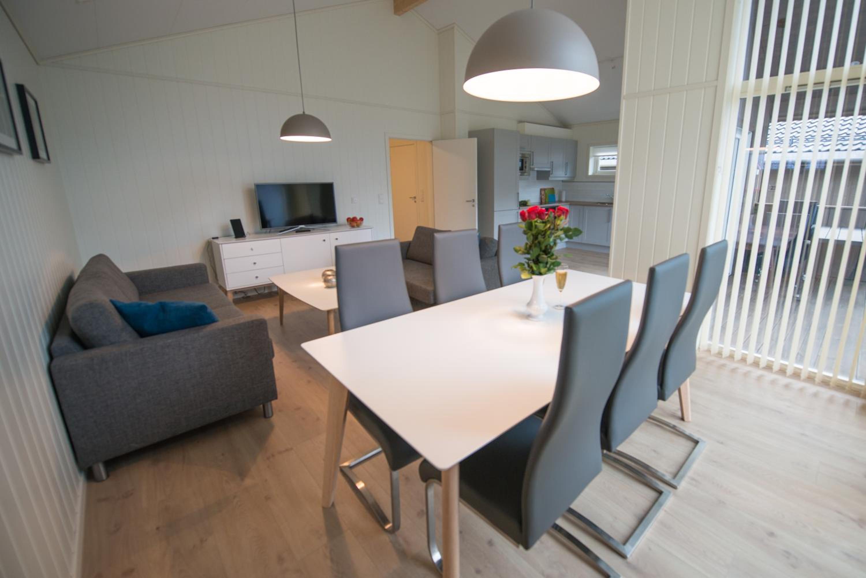 Two-Bedroom Cottage - Photo 4
