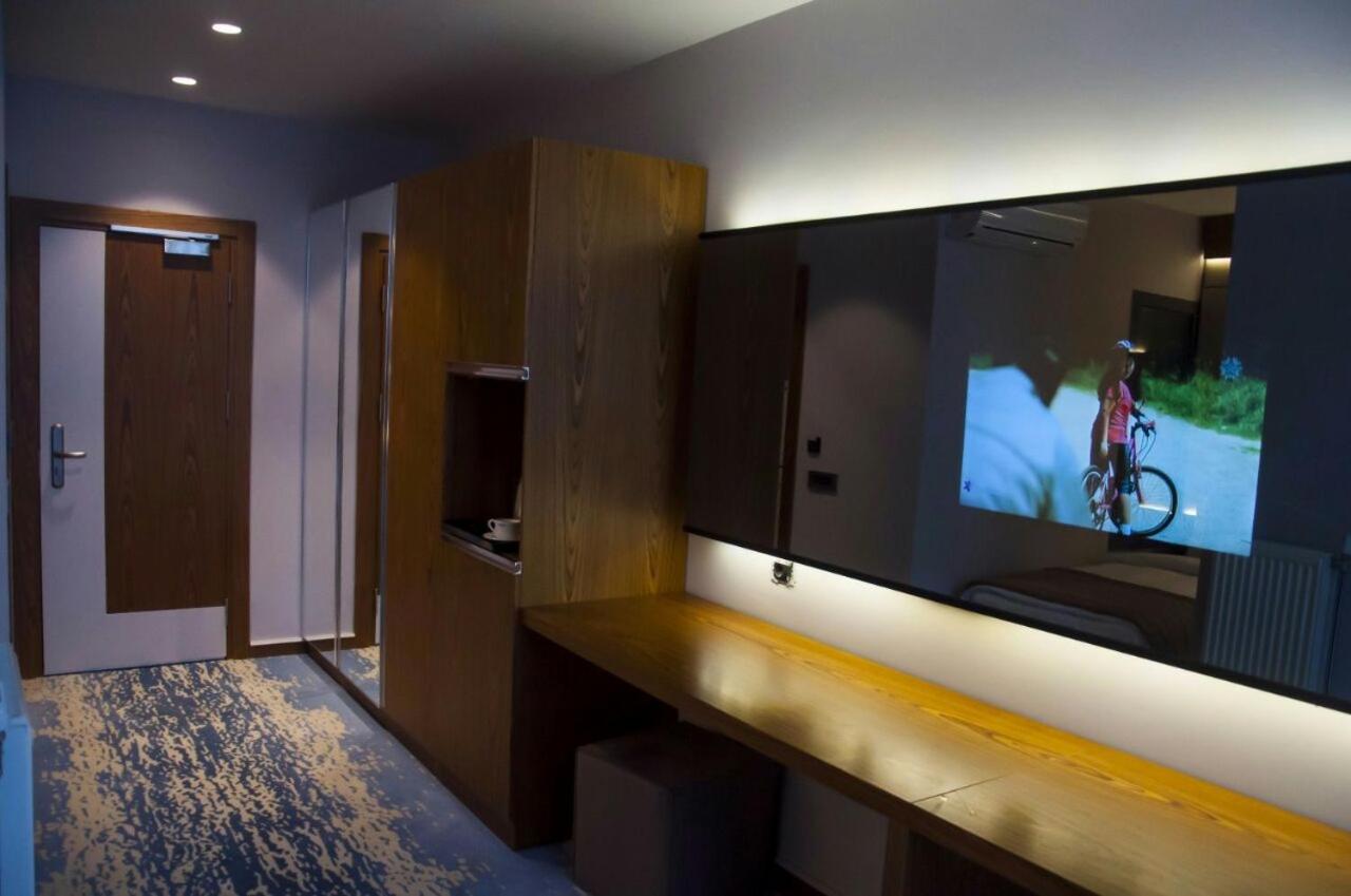 Double Room with Side Sea View - Photo 6