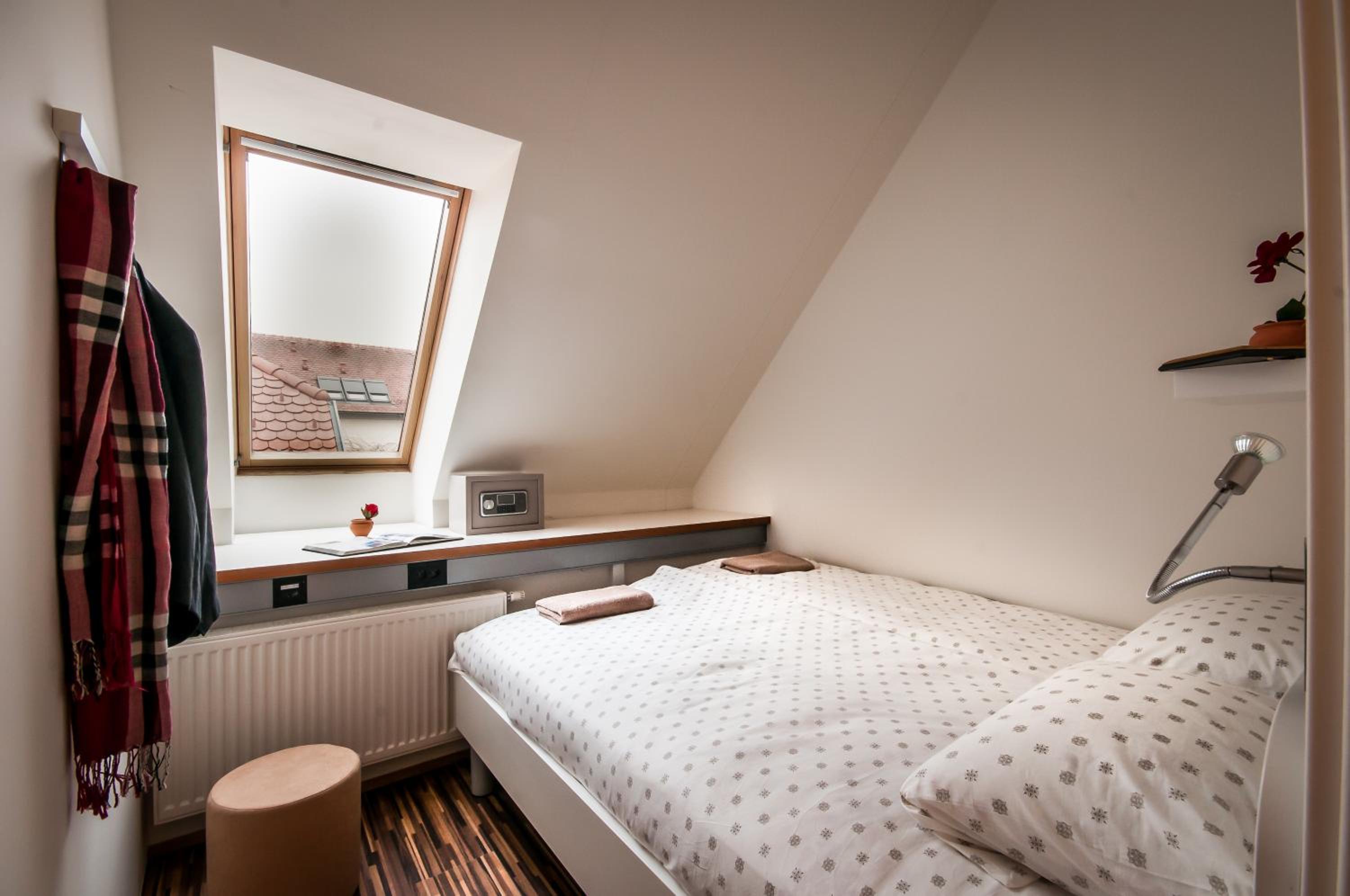 Small Double Room with Shared Bathroom photo 1