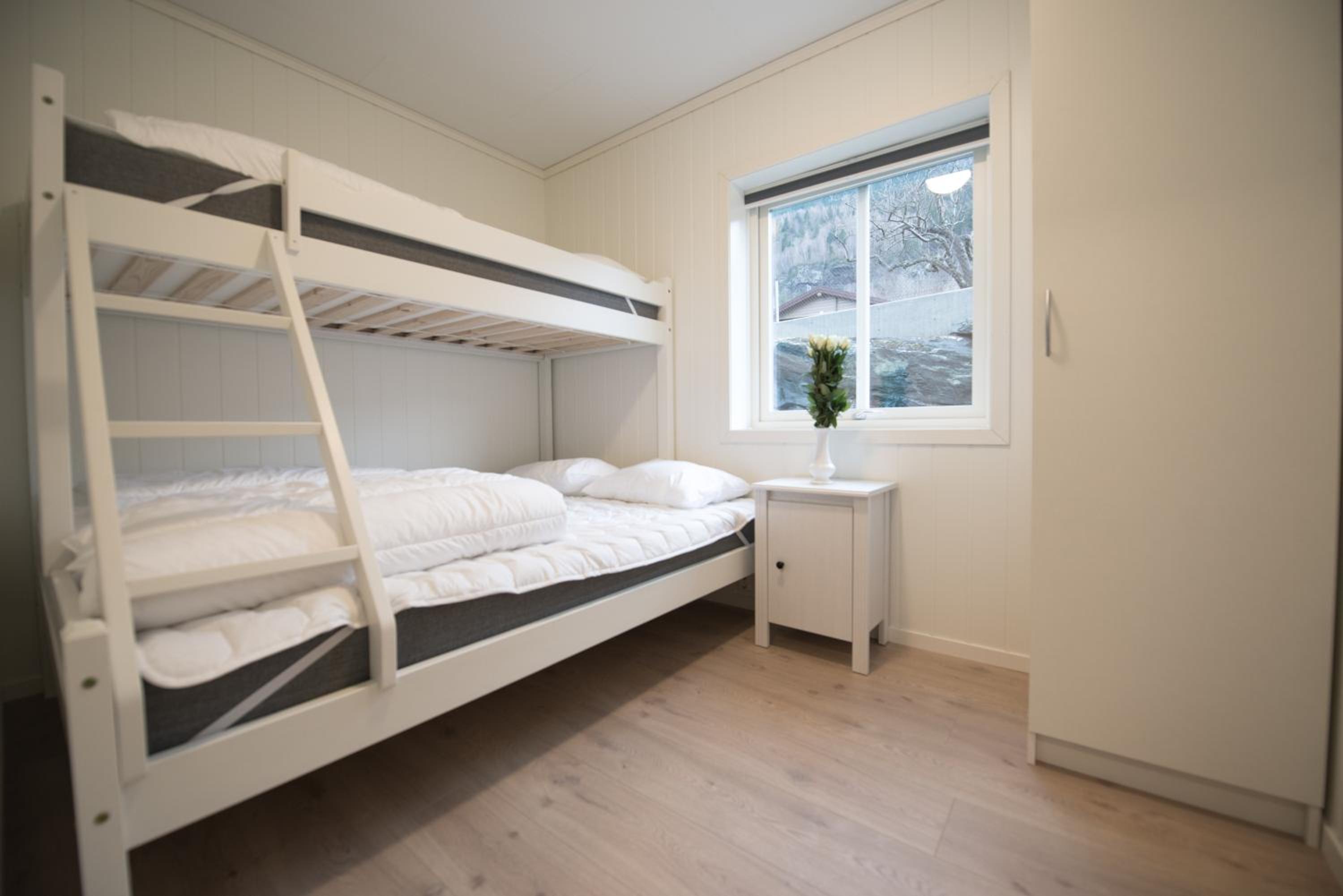 Two-Bedroom Cottage - Photo 3